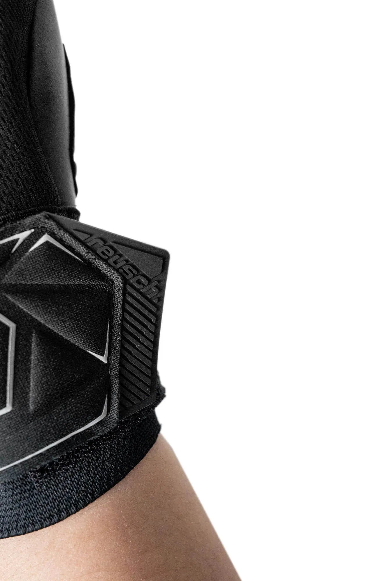 Reusch Attrakt Freegel Infinity Finger Support Goalkeeper Gloves (Detail 4)