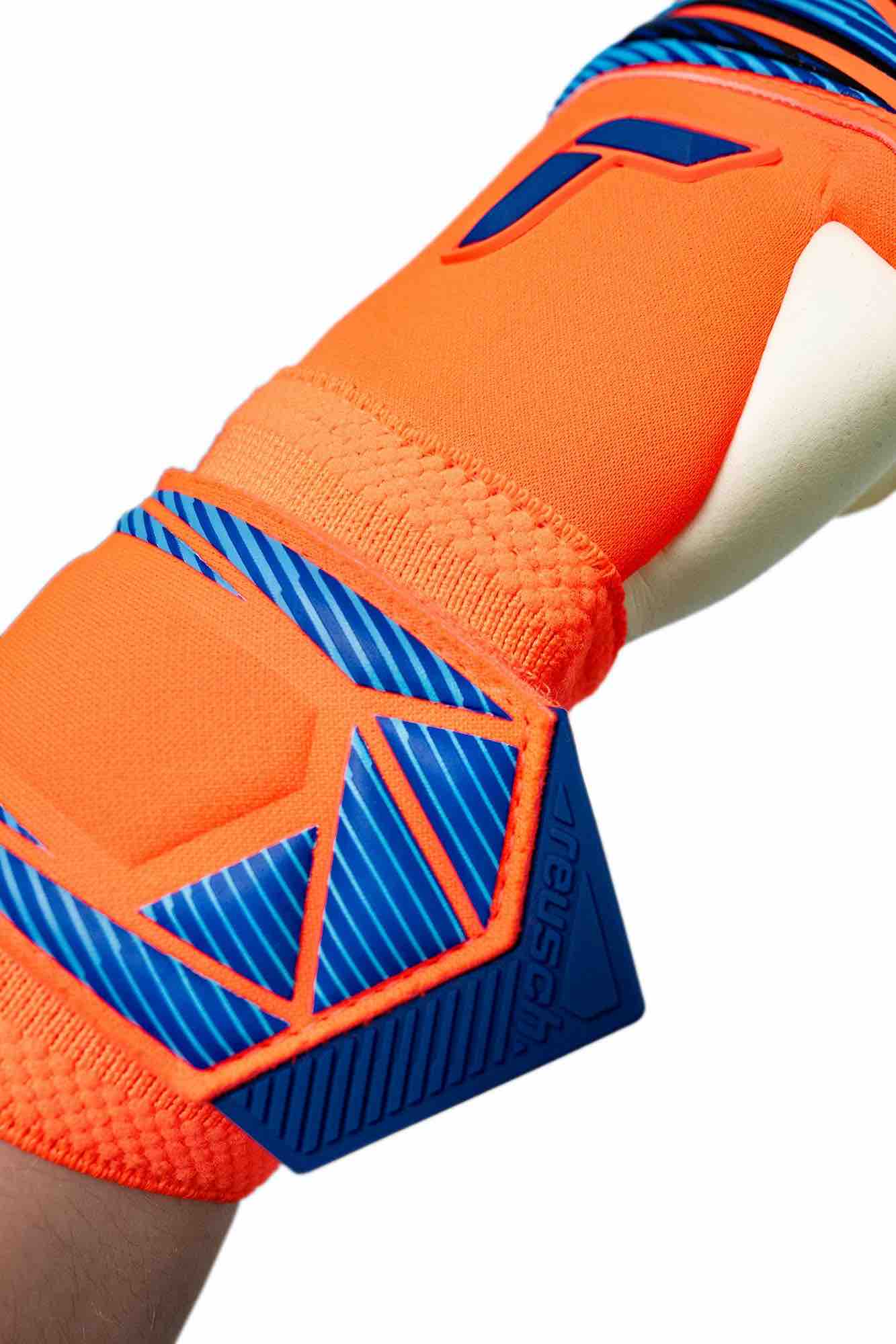 Reusch Attrakt Gold X Evolution Goalkeeper Gloves (Detail 4)