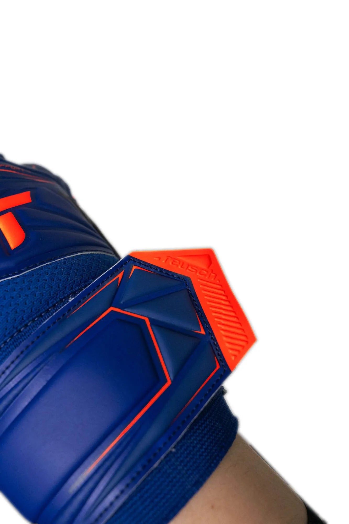 Reusch Attrakt Infinity Finger Support Goalkeeper Gloves (Detail 4)