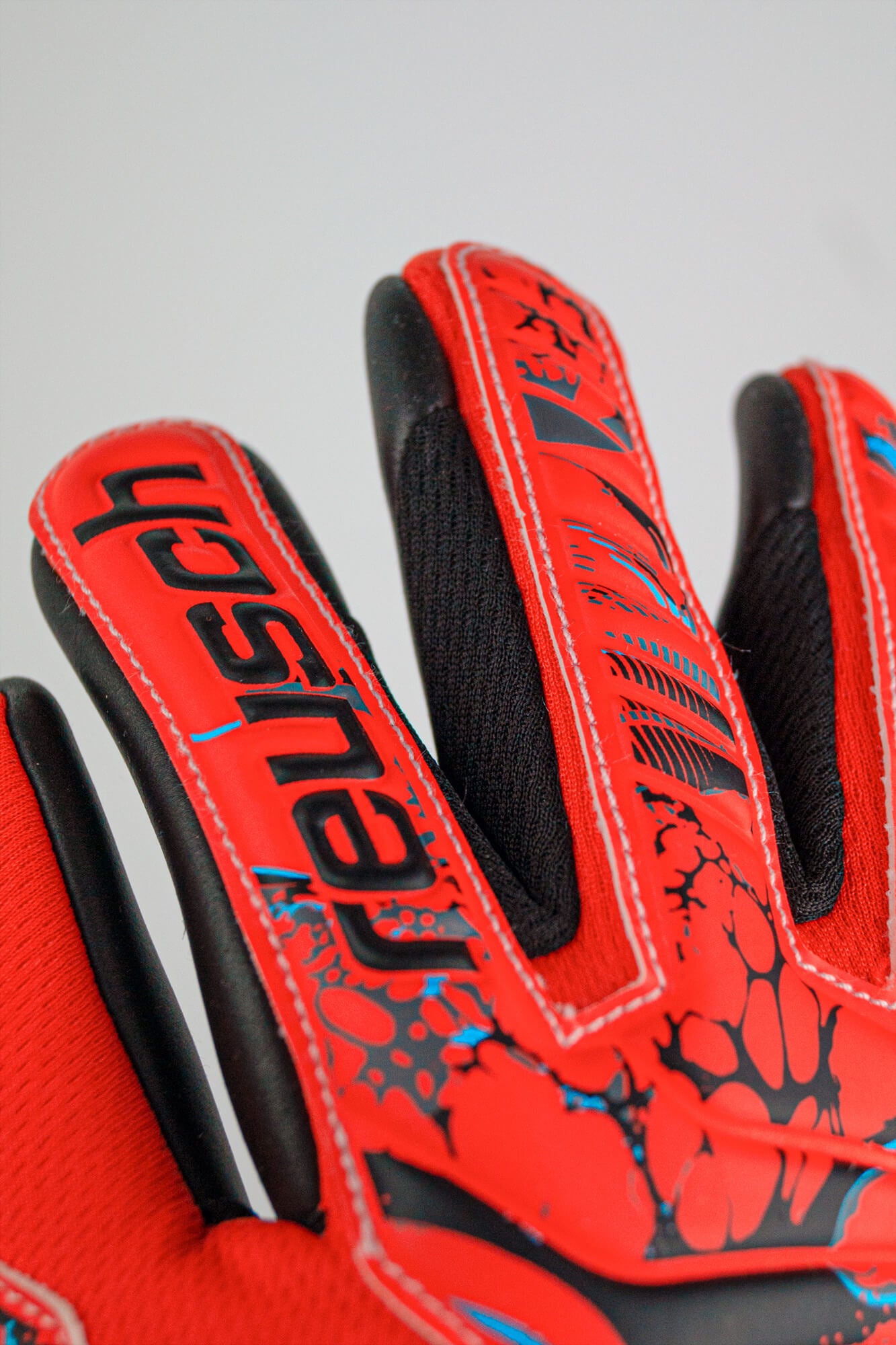 Reusch JR Attrakt Grip Evolution FS Goalkeeper Gloves (Detail 1)