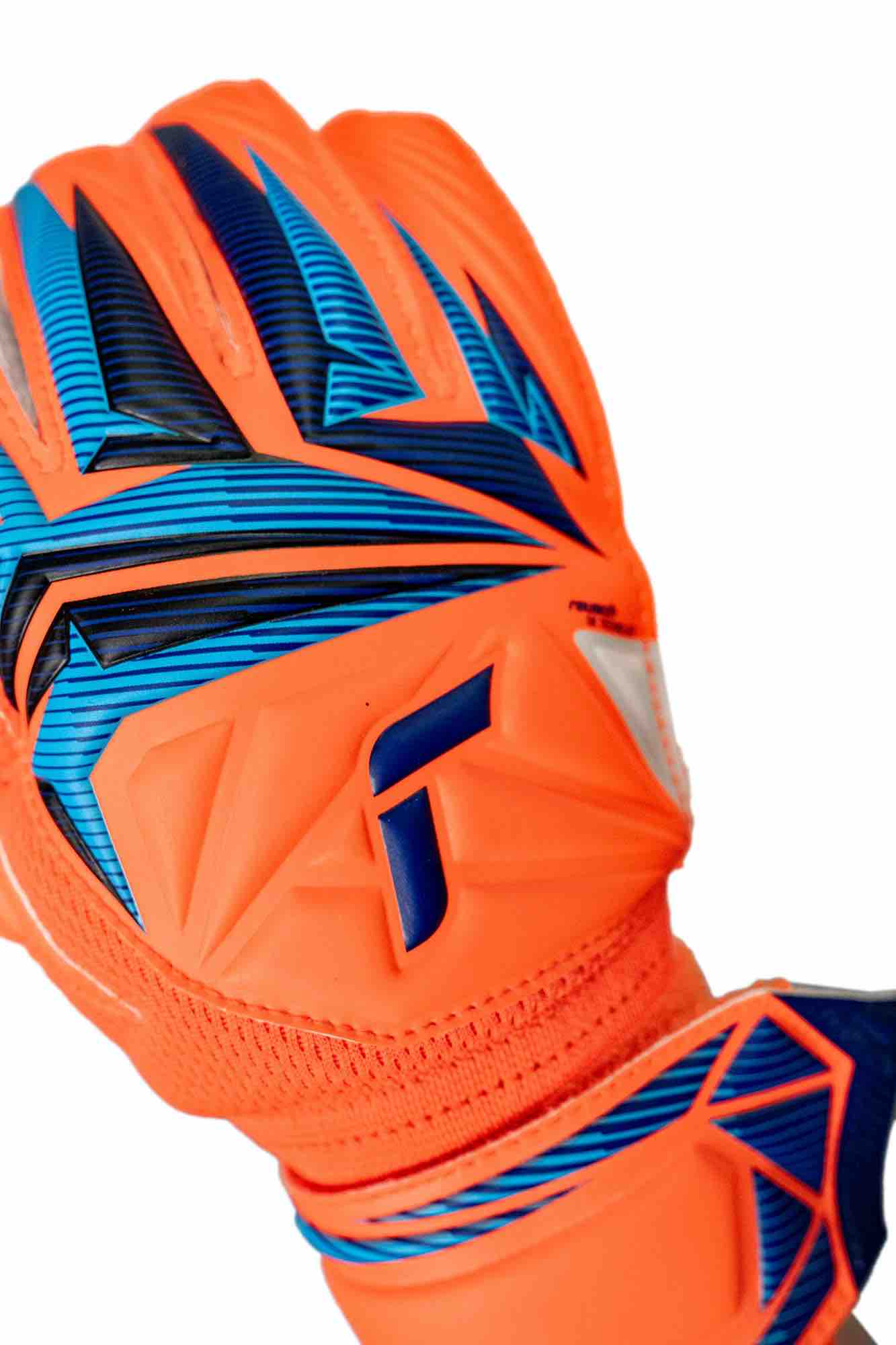 Reusch Junior Attrakt Advance Goalkeeper Gloves (Detail 2)
