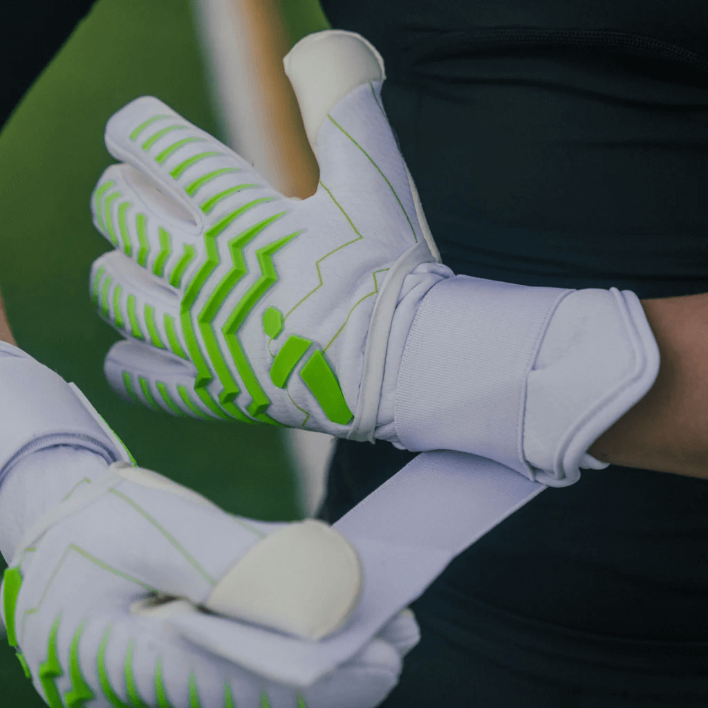 Storelli Electric Finger Spine Protection Goalkeeper Gloves White (Detail 1)