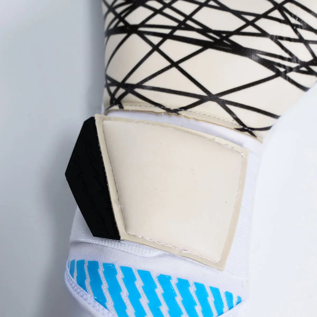 Uhlsport Cybertec Ultragrip HN Goalkeeper Gloves (Detail 5)