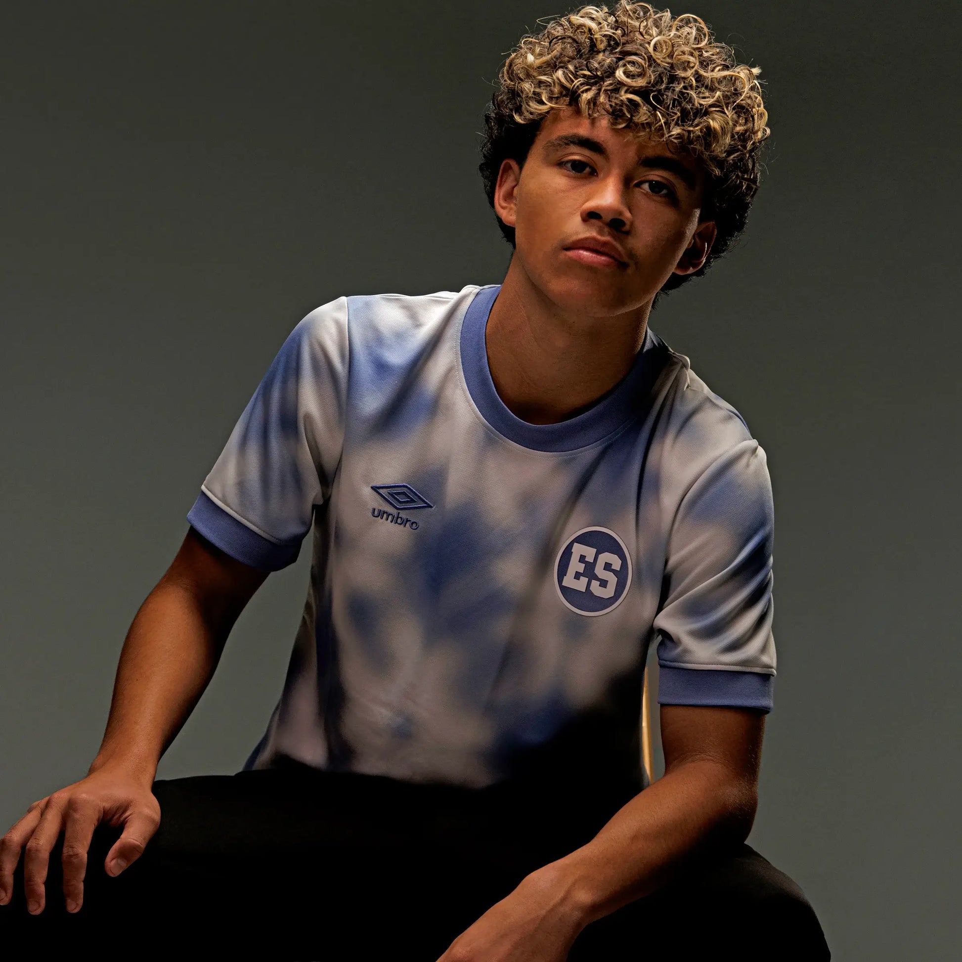 Umbro 2025-26 El Salvador Men's Pre-Match Soccer Jersey Blue (Model - Front)