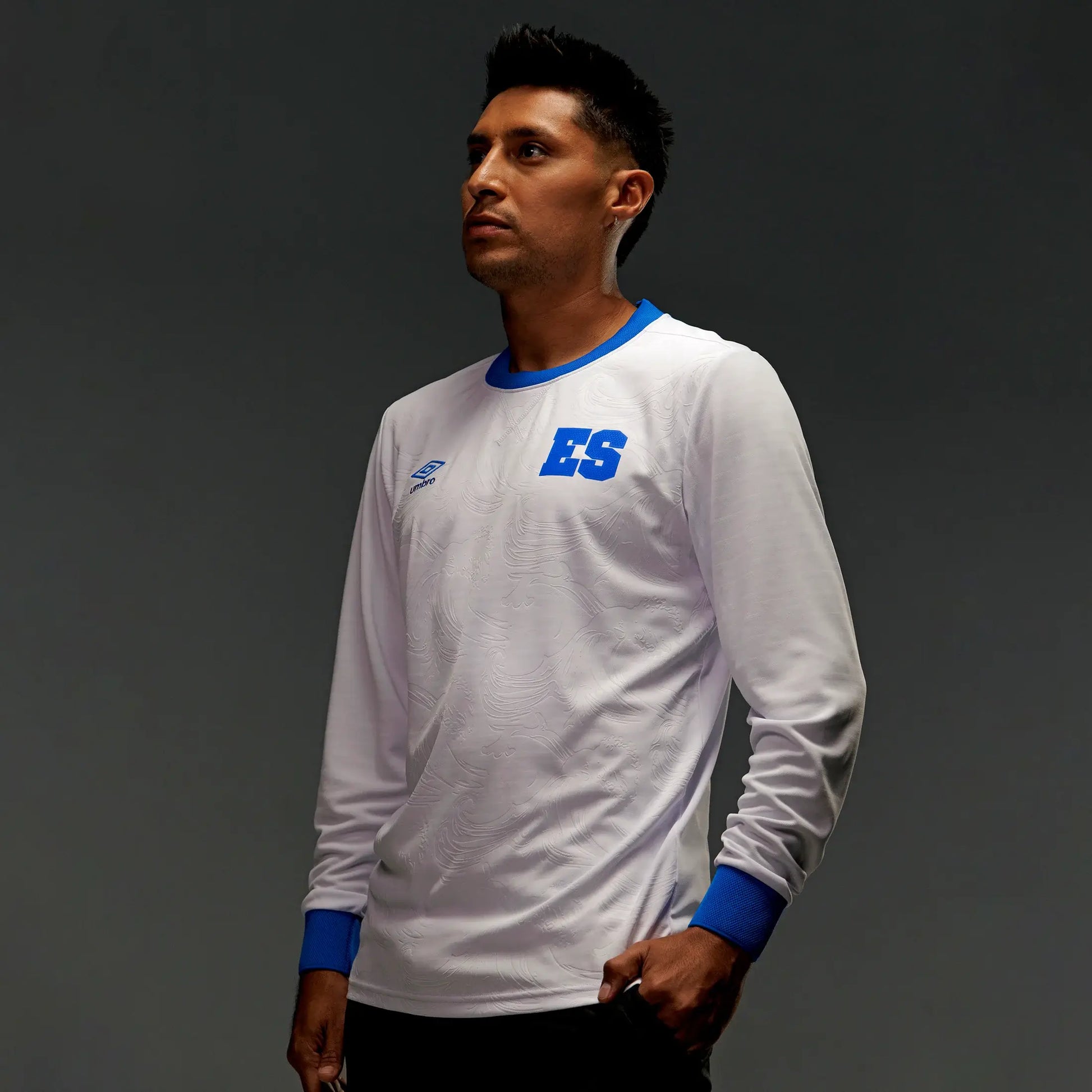 Umbro 2025-26 El Salvador Men's Stadium Away Long-Sleeve Soccer Jersey (Model 1 - Front)