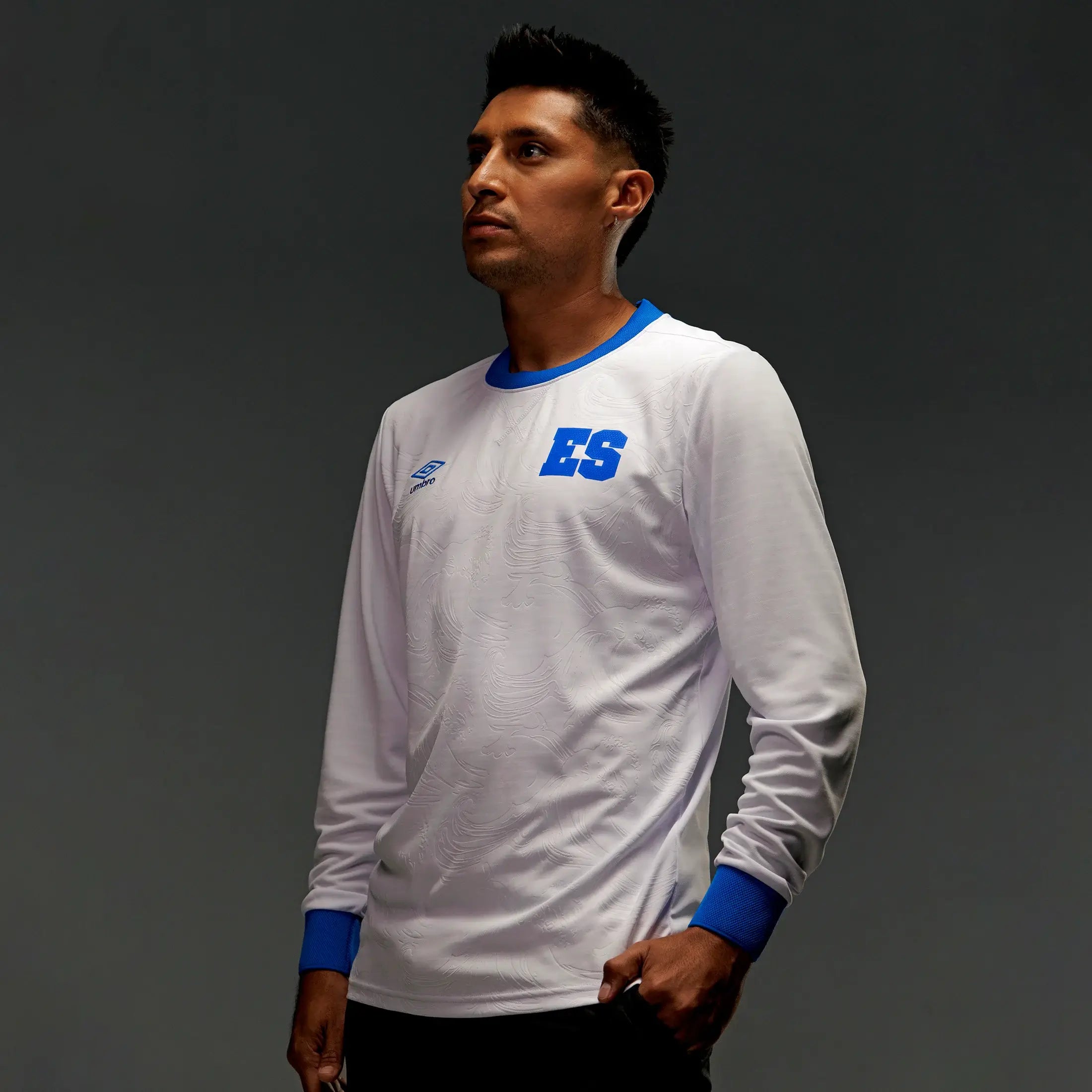 Umbro 2025-26 El Salvador Men's Stadium Away Long-Sleeve Soccer Jersey (Model 1 - Front)