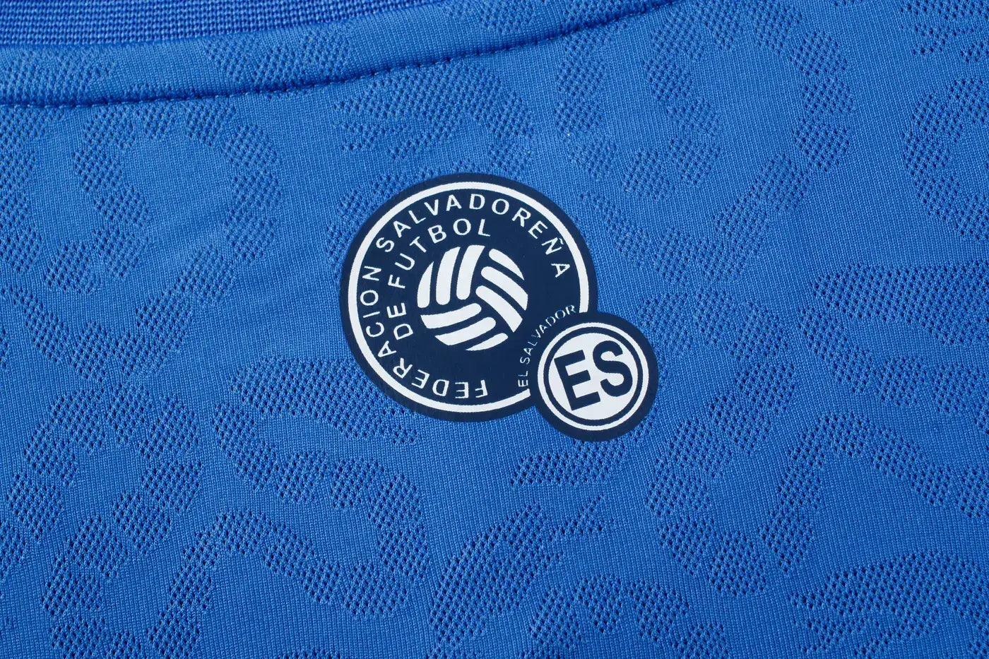Umbro 2026-27 El Salvador Kids Home Soccer Jersey Set (Detail 3)