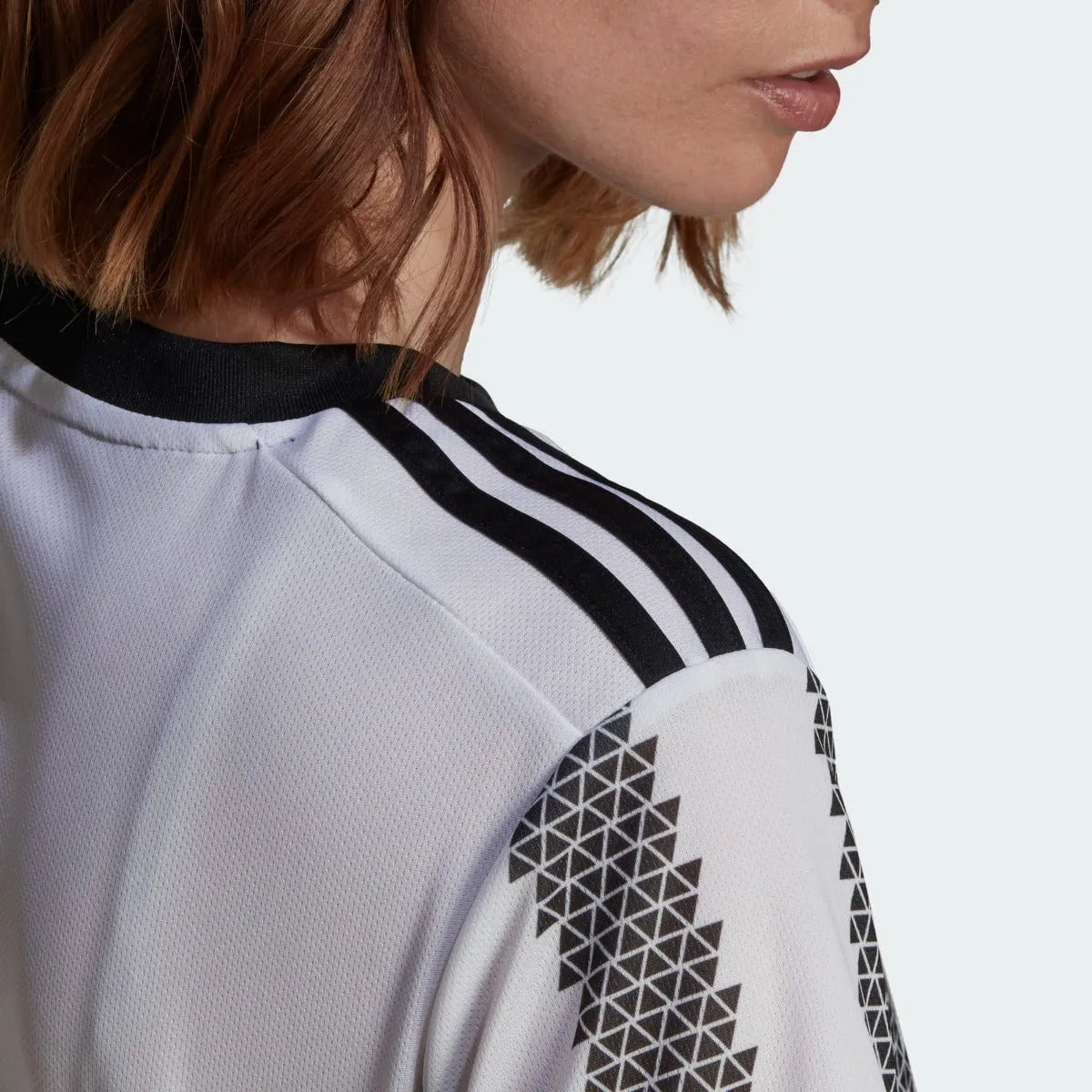 adidas 2022-23 Juventus Women's Home Jersey - White-Black (Detail 2)