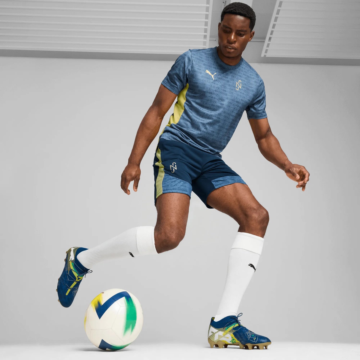 プーマ　フューチャー 7 アルティメット BNA FG/AG ネイマール PUMA x NEYMAR JR FUTURE 7 ULTIMATE 