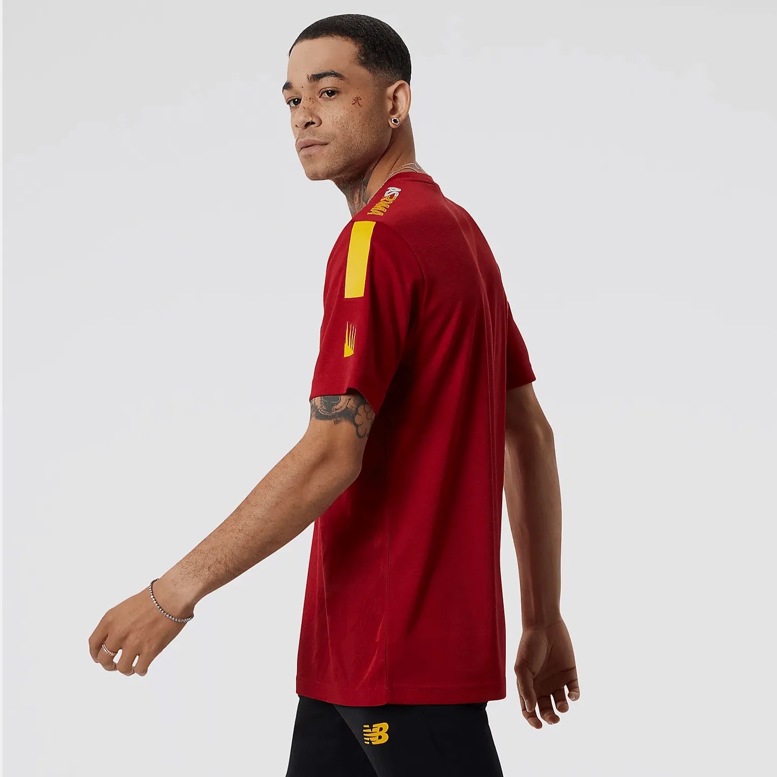 New Balance 2022-23 Roma Pre-Match Jersey Red (Model - Side)
