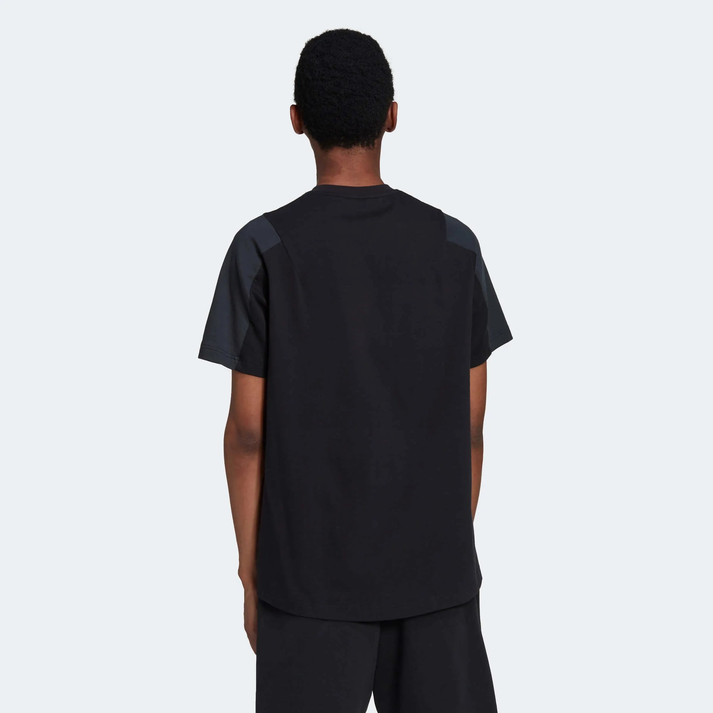 adidas 2022-23 Arsenal Travel Tee - Black (Model - Back)