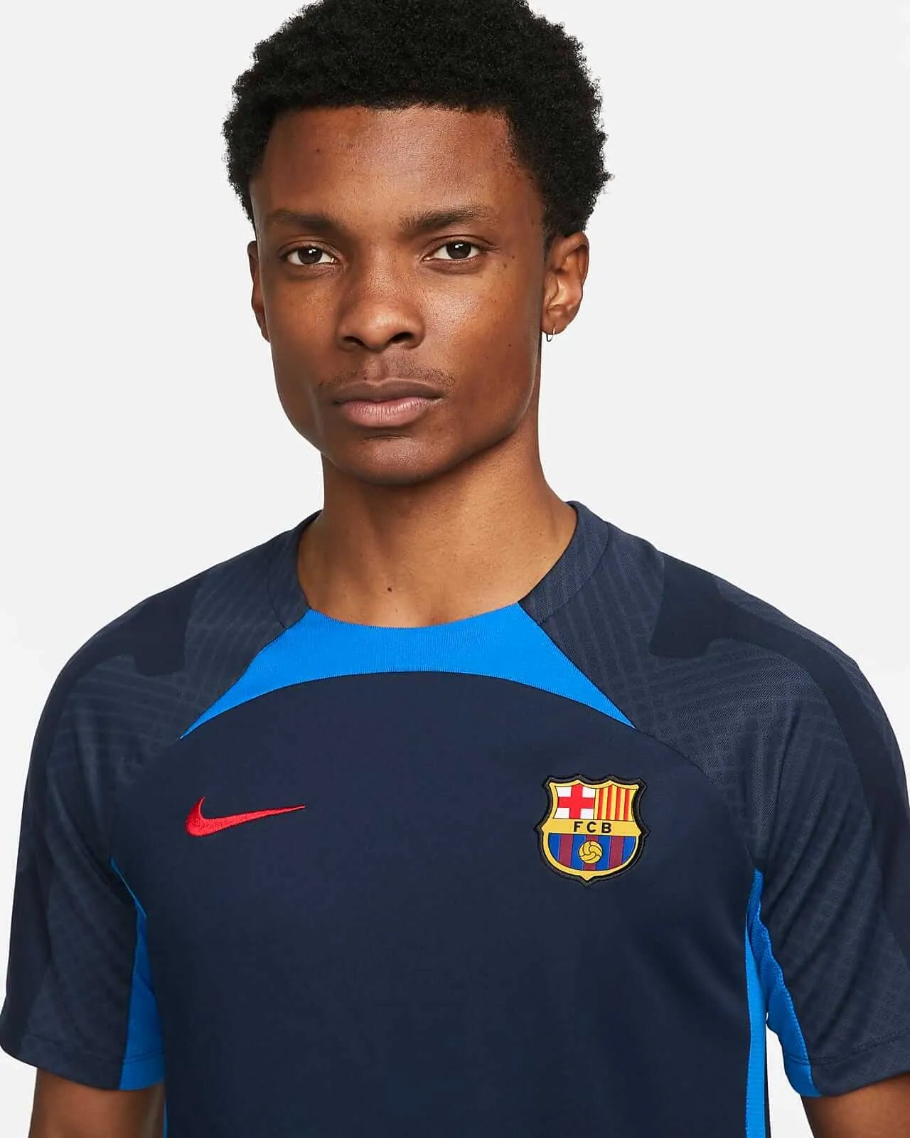 Nike 2022-23 Barcelona Strike Training Top (Detail 1)