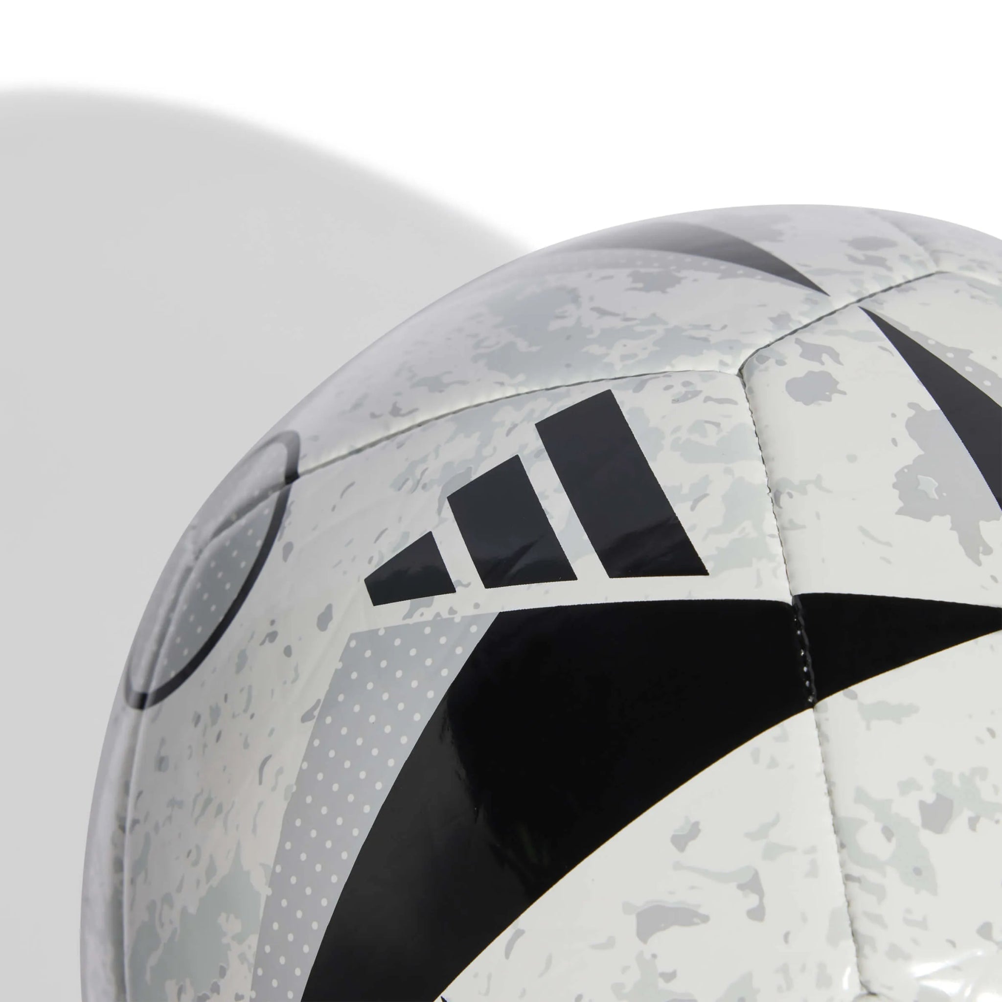 adidas Juventus Club Home Ball (Detail 1)