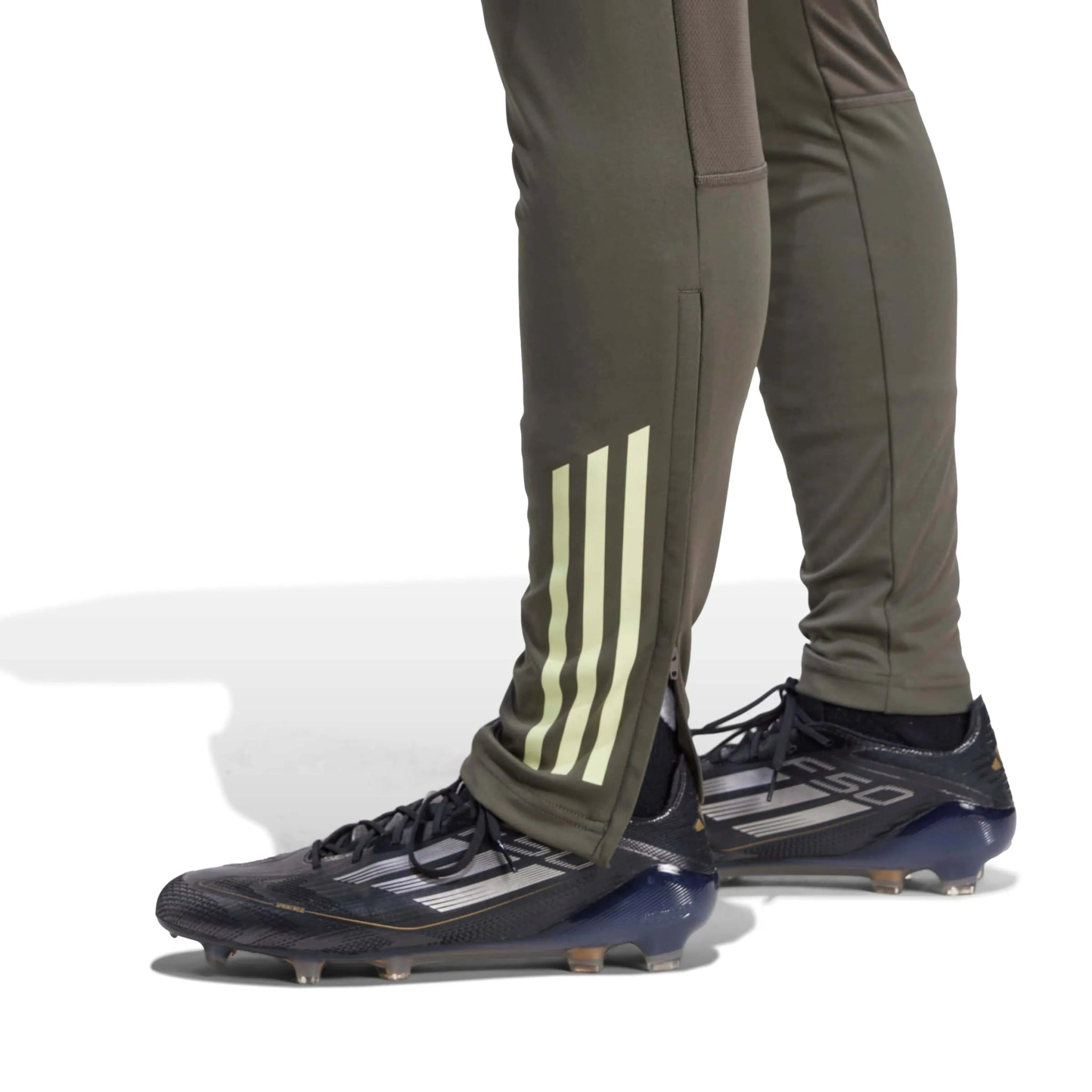 adidas 2025-26 Real Madrid Men's Track Pants (Detail 2)