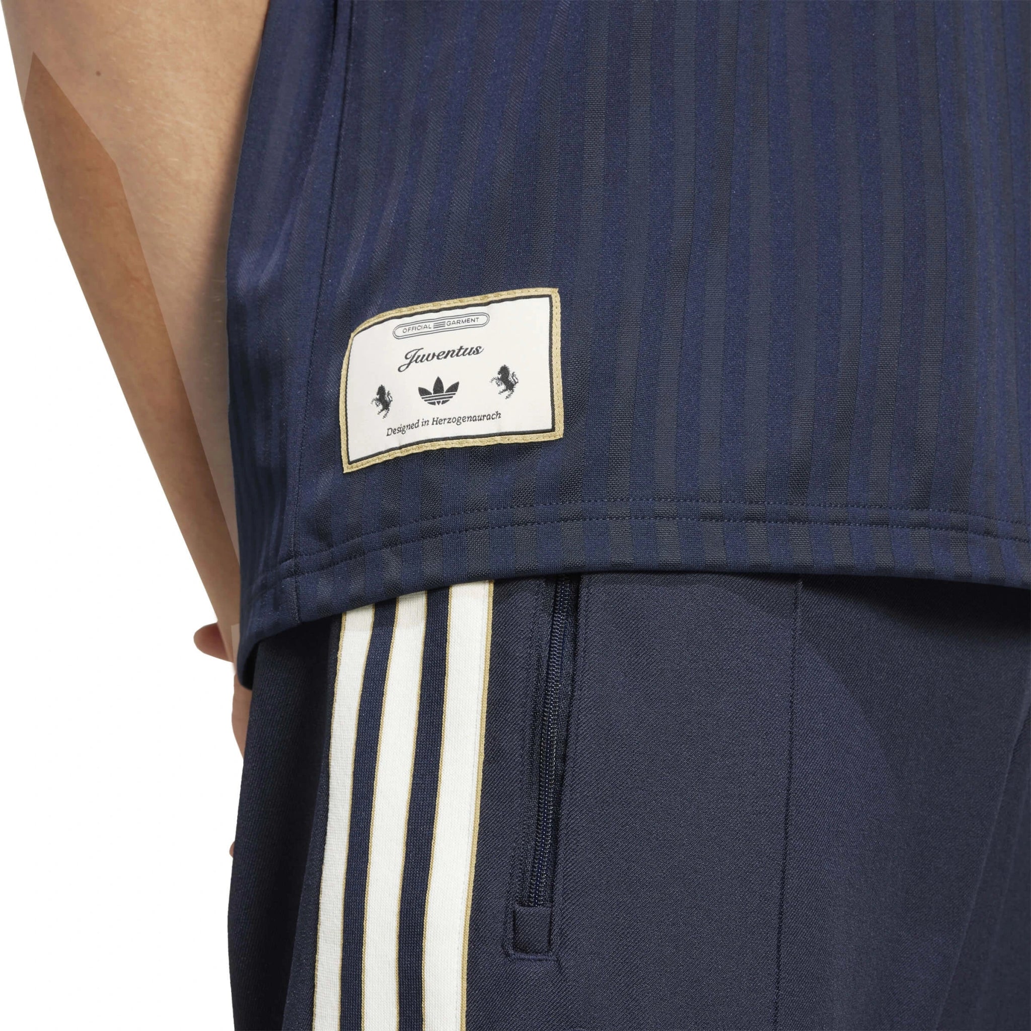 adidas 2024-2025 Juventus Mens Icon Soccer Jersey (Detail 2)