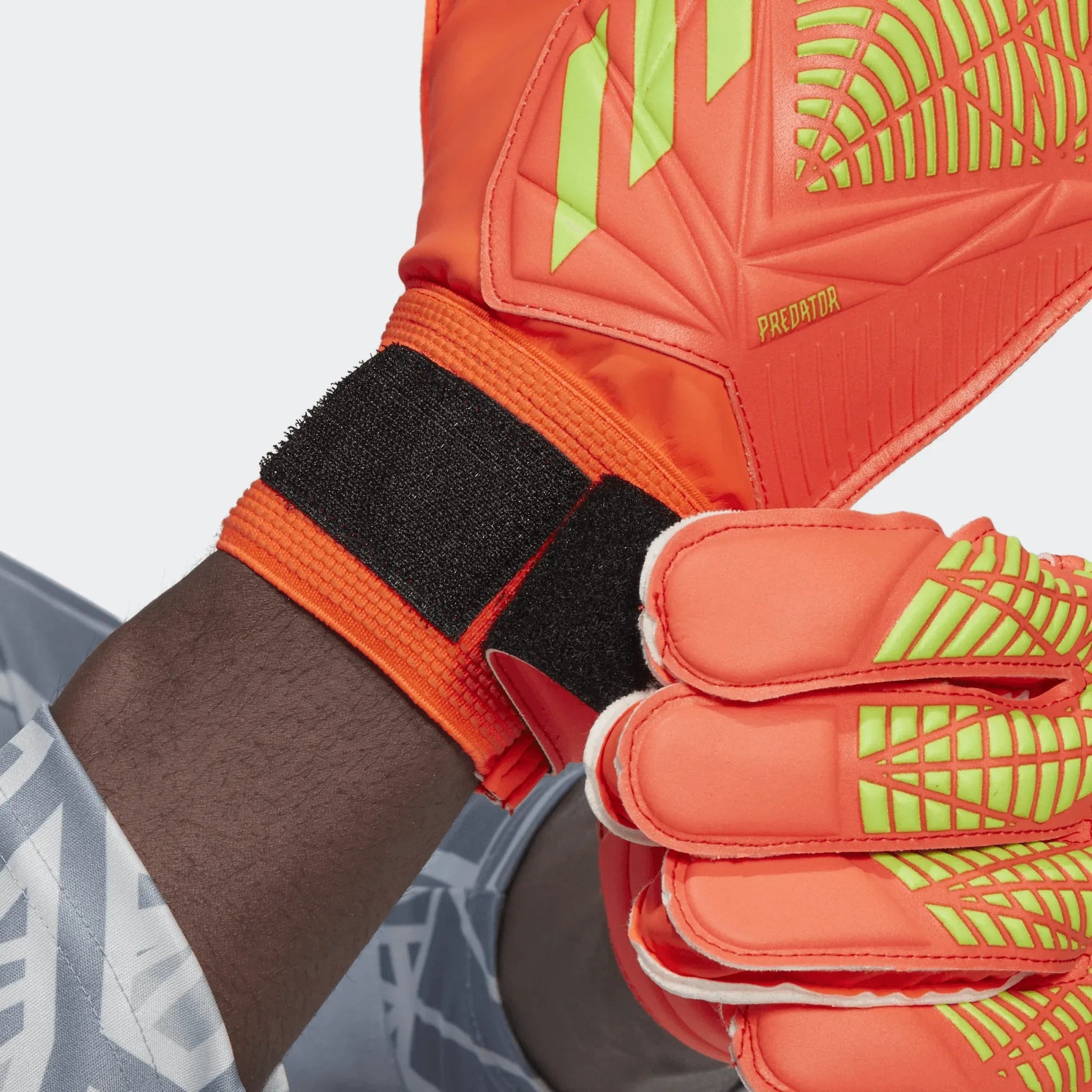 adidas Predator GL Goalkeeper Training Gloves - Solar Red-Solar Green (Detail 1)