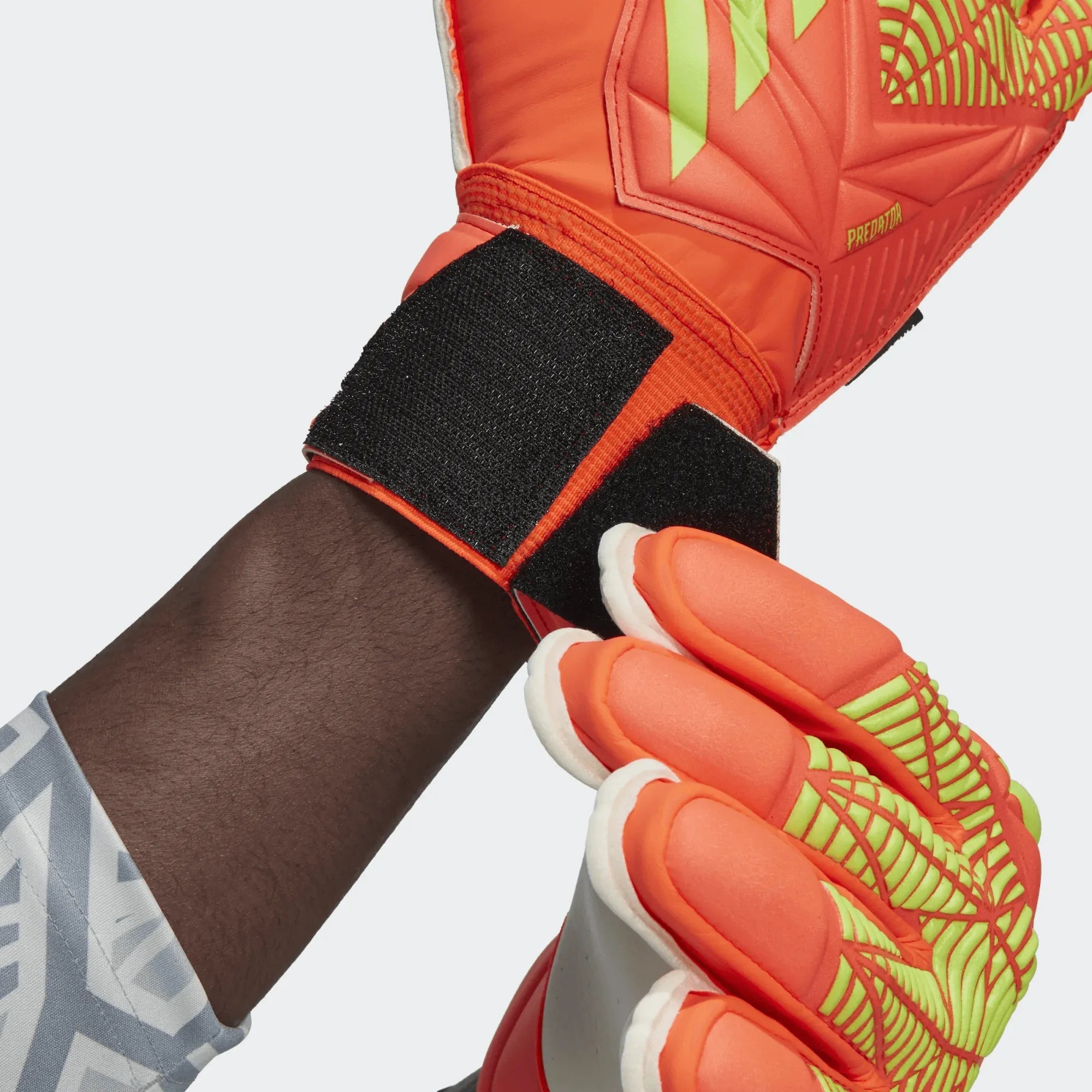 adidas Predator GL MTC FS Goalkeeper Glove Solar Red (Detail 1)