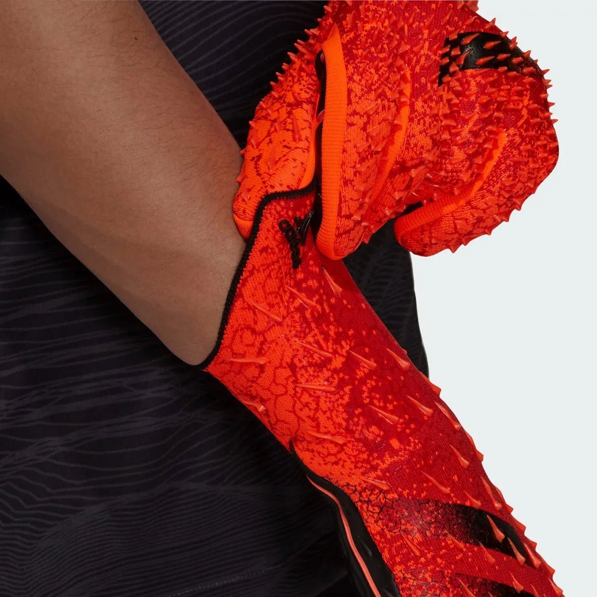 Adidas Predator Pro Goalkeeper Gloves - Solar Red-Black (Detail 1)