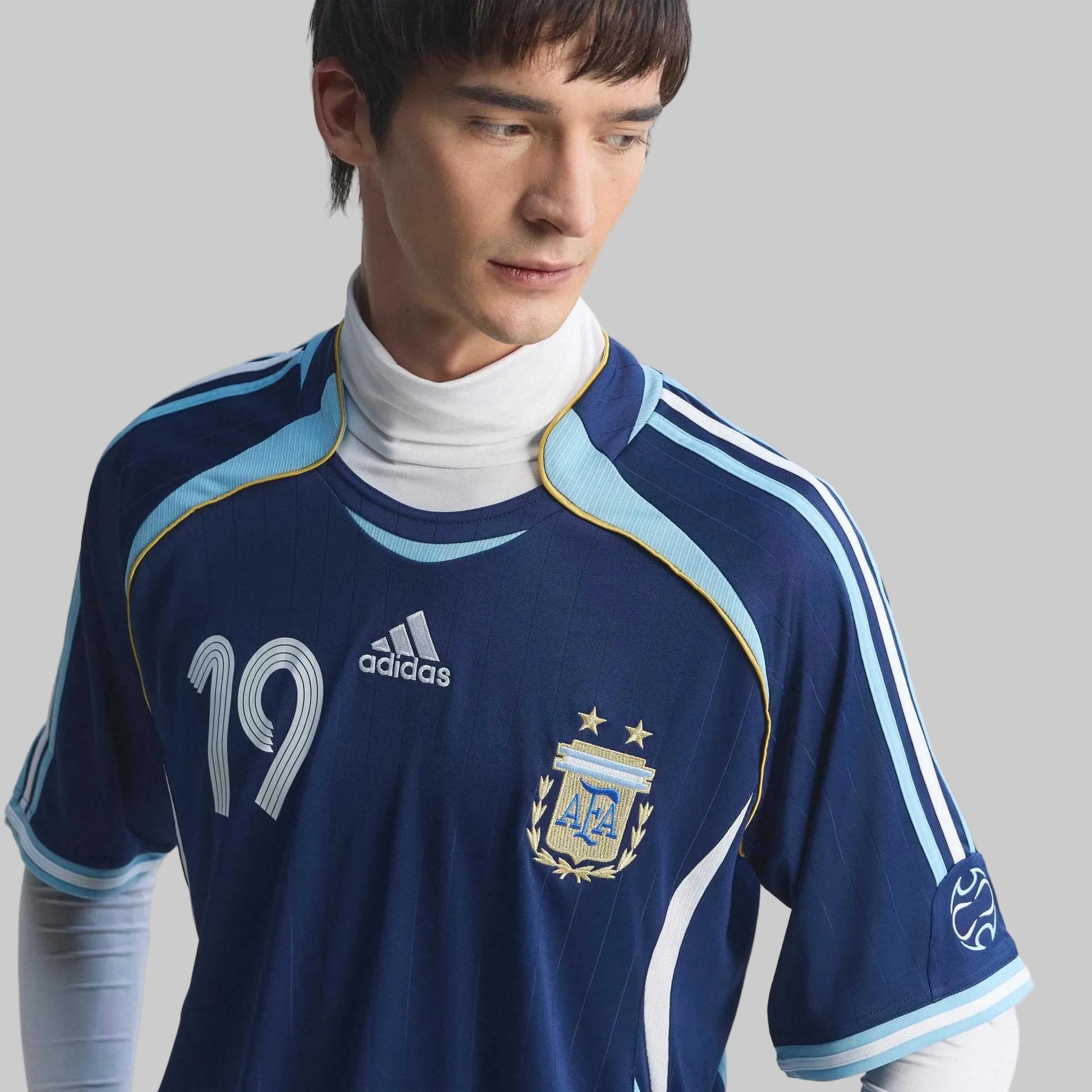 adidas 2006 Argentina Men's Retro Stadium Away Messi #10 Soccer Jersey (Detail 3)