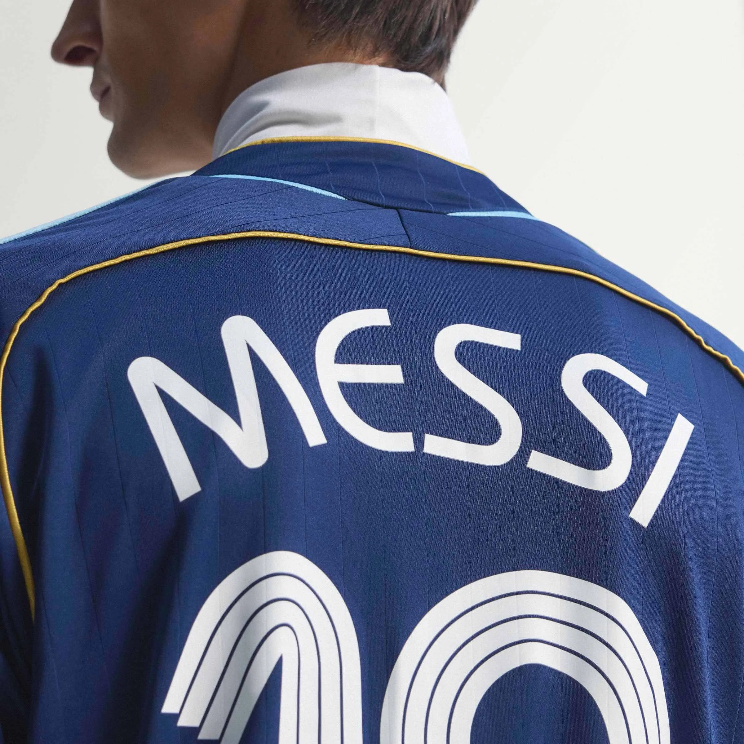 adidas 2006 Argentina Men's Retro Stadium Away Messi #10 Soccer Jersey (Detail 4)