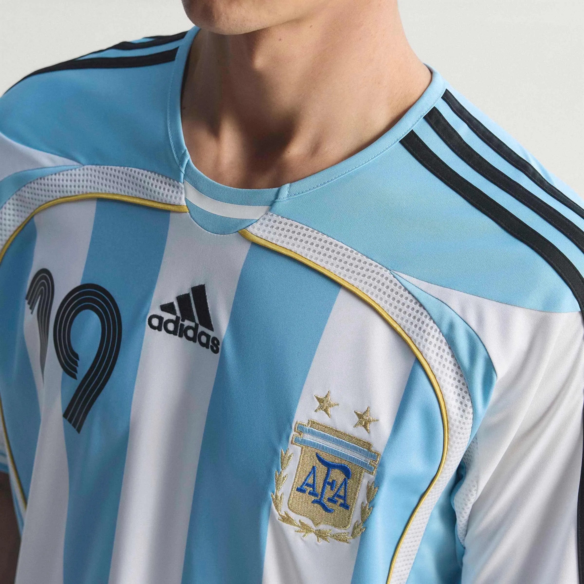 adidas 2006 Argentina Men's Retro Stadium Home Messi #10 Soccer Jersey (Detail 4)