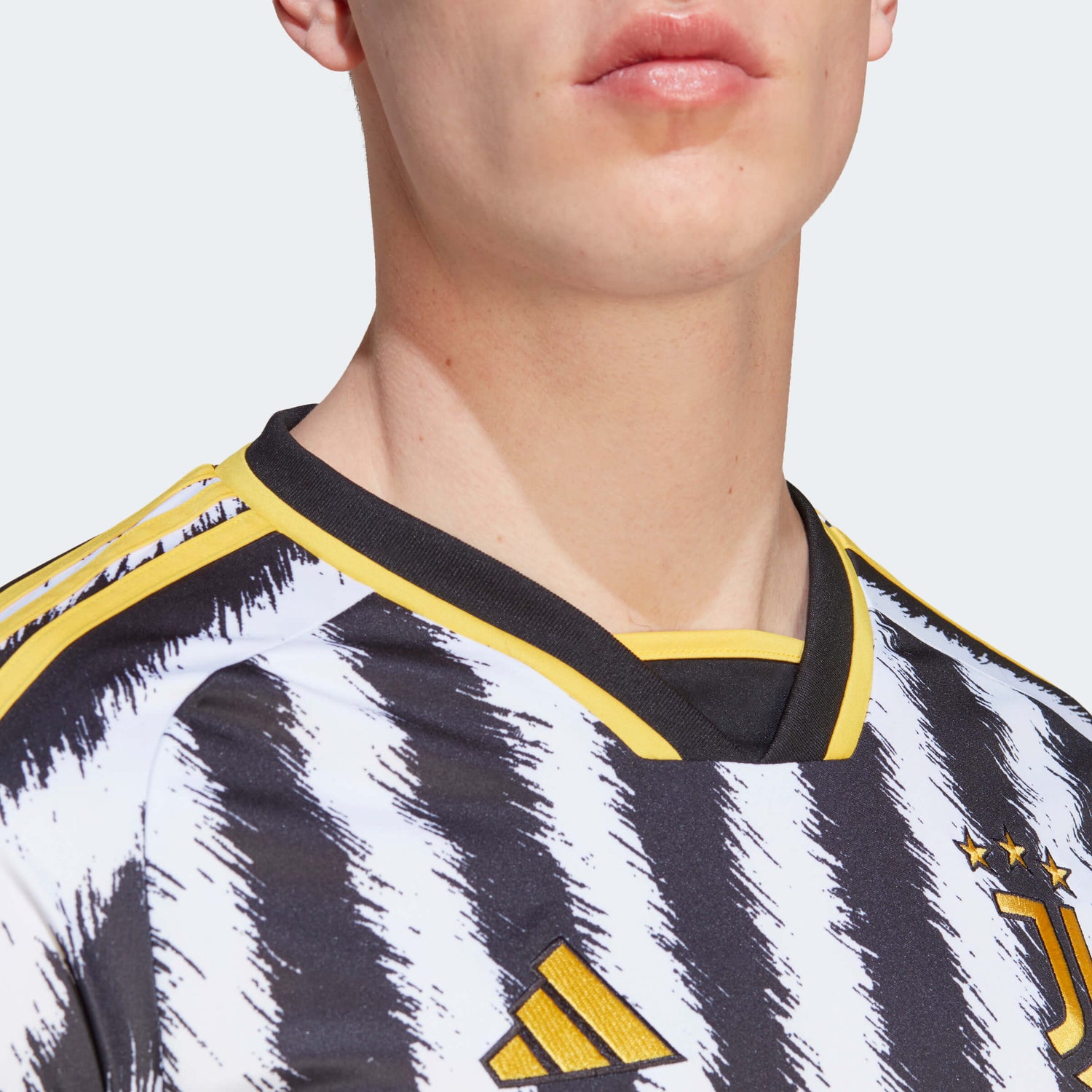 adidas 2023-24 Juventus Men's Home Jersey (Detail 1)