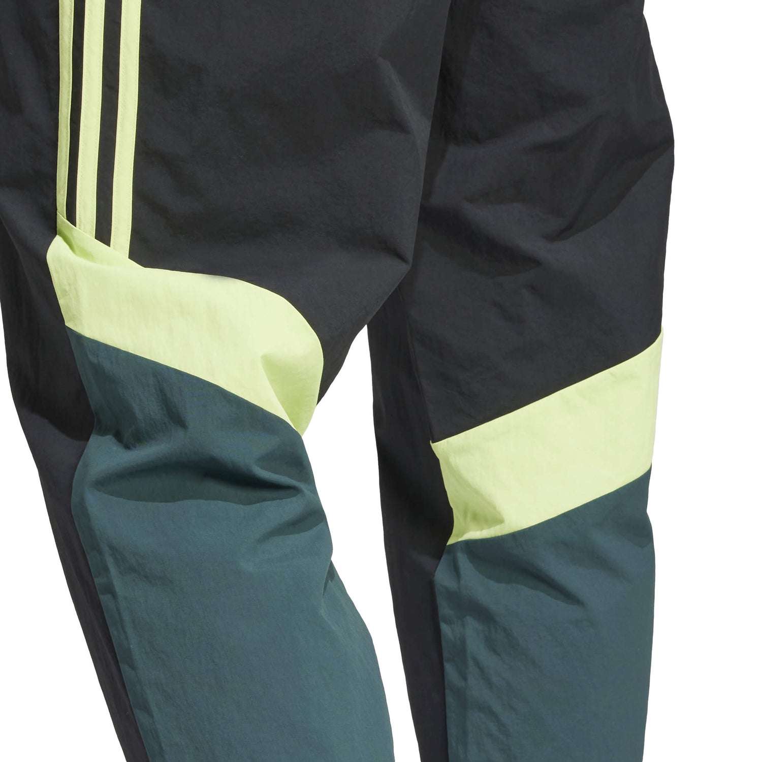 adidas 2024 Manchester United Woven Track Pants (Detail 2)