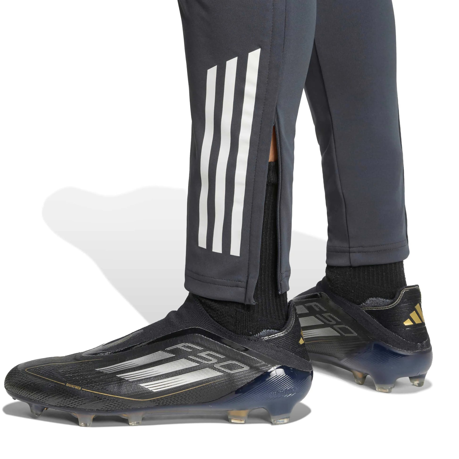 adidas 2025-26 Arsenal Men's EU Track Pants (Detail 2)