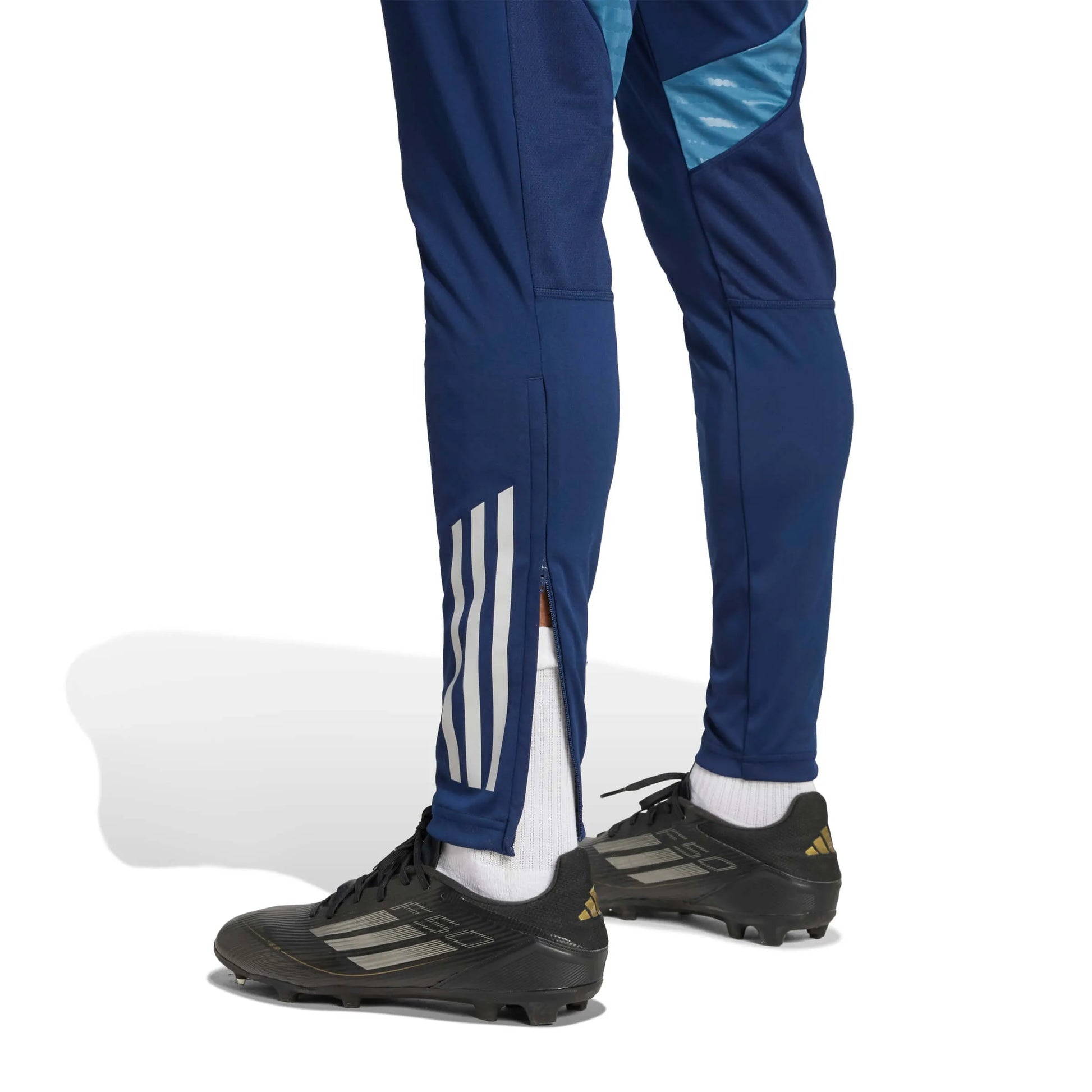 adidas 2025-26 Arsenal Men's Track Pants (Detail 2)