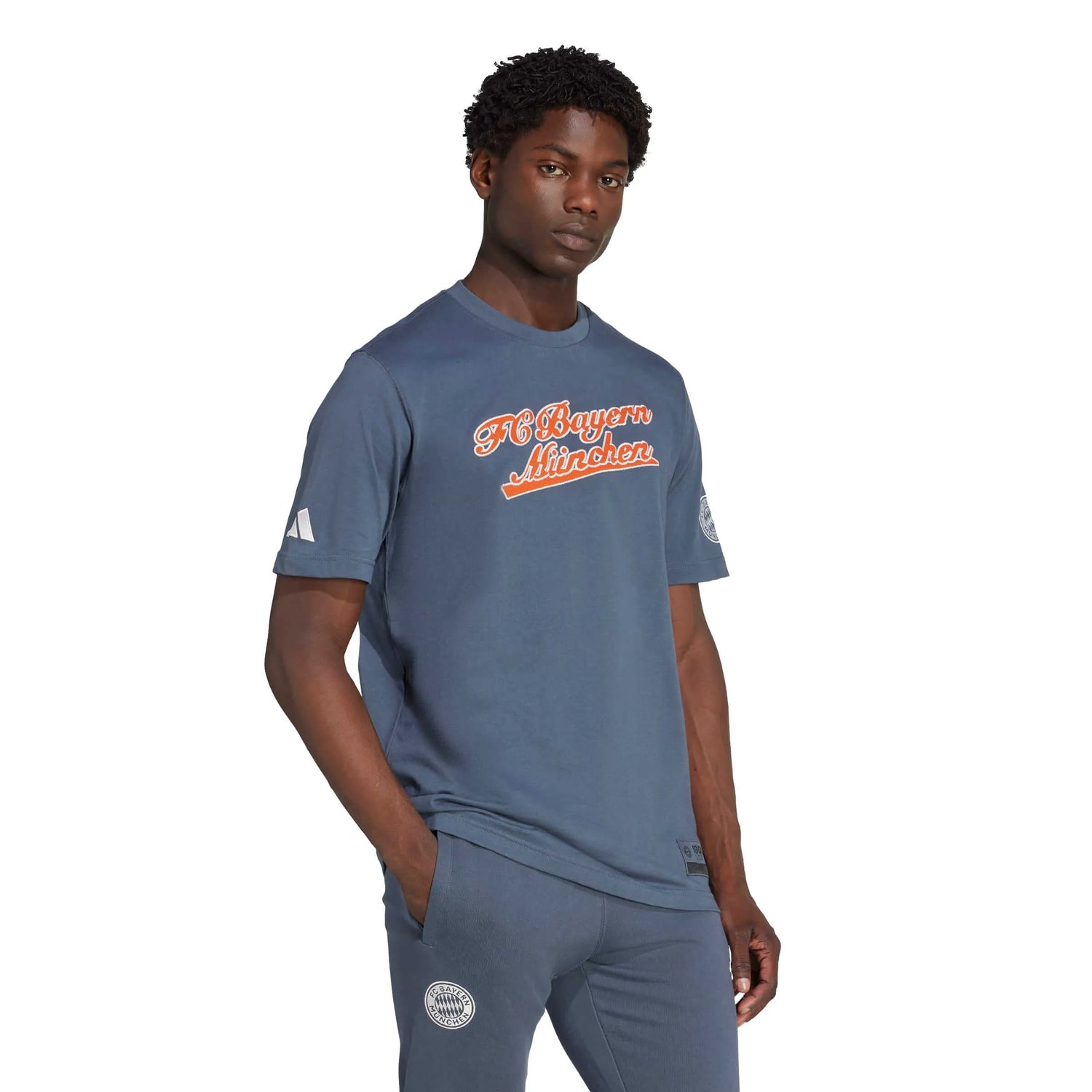 adidas 2025-26 Bayern Munich Men's US Tee (Model - Side)
