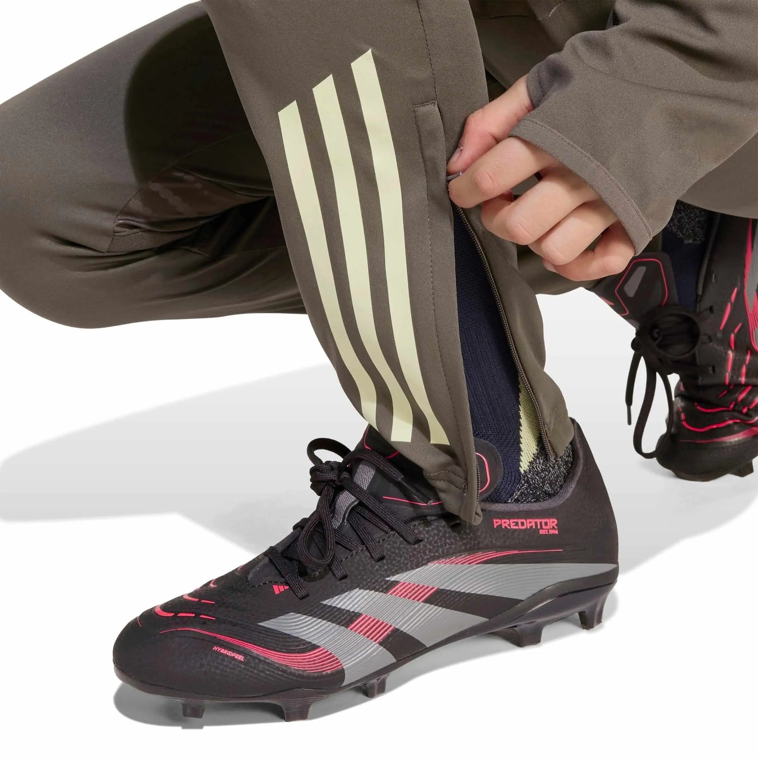adidas 2025-26 Real Madrid Youth Track Pants (Detail 2)