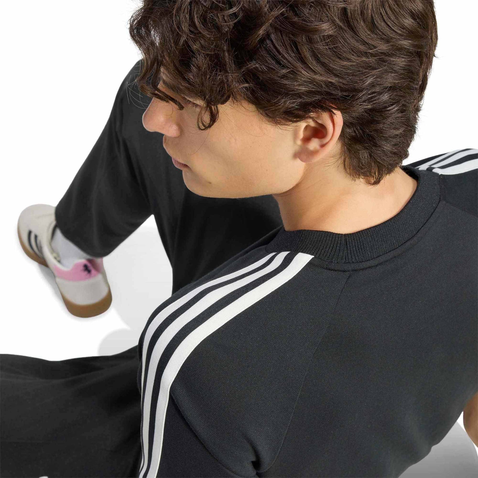 adidas 2026-27 Juventus Men's Turin Originals Tee (Detail 2)