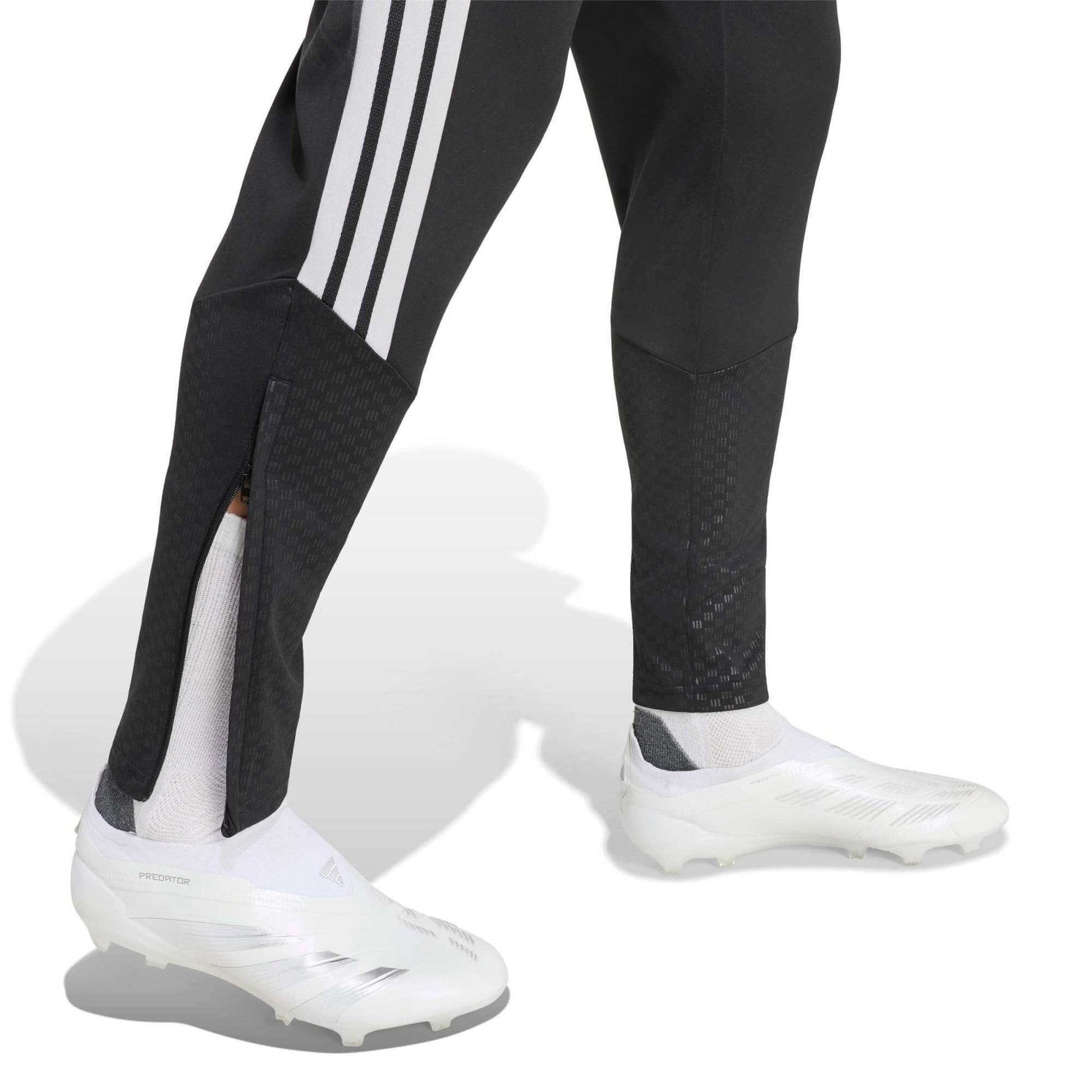 adidas 2026-27 Liverpool Men's Training Pants (Detail 2)