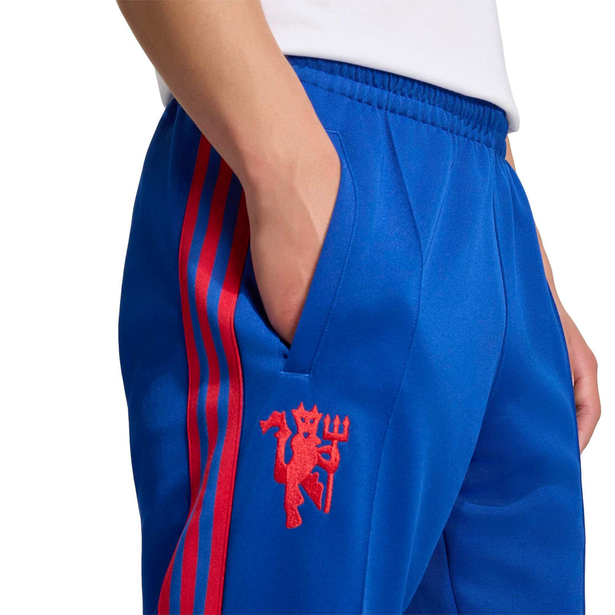 adidas 2026-27 Manchester United Men's Originals Track Pants (Detail 1)