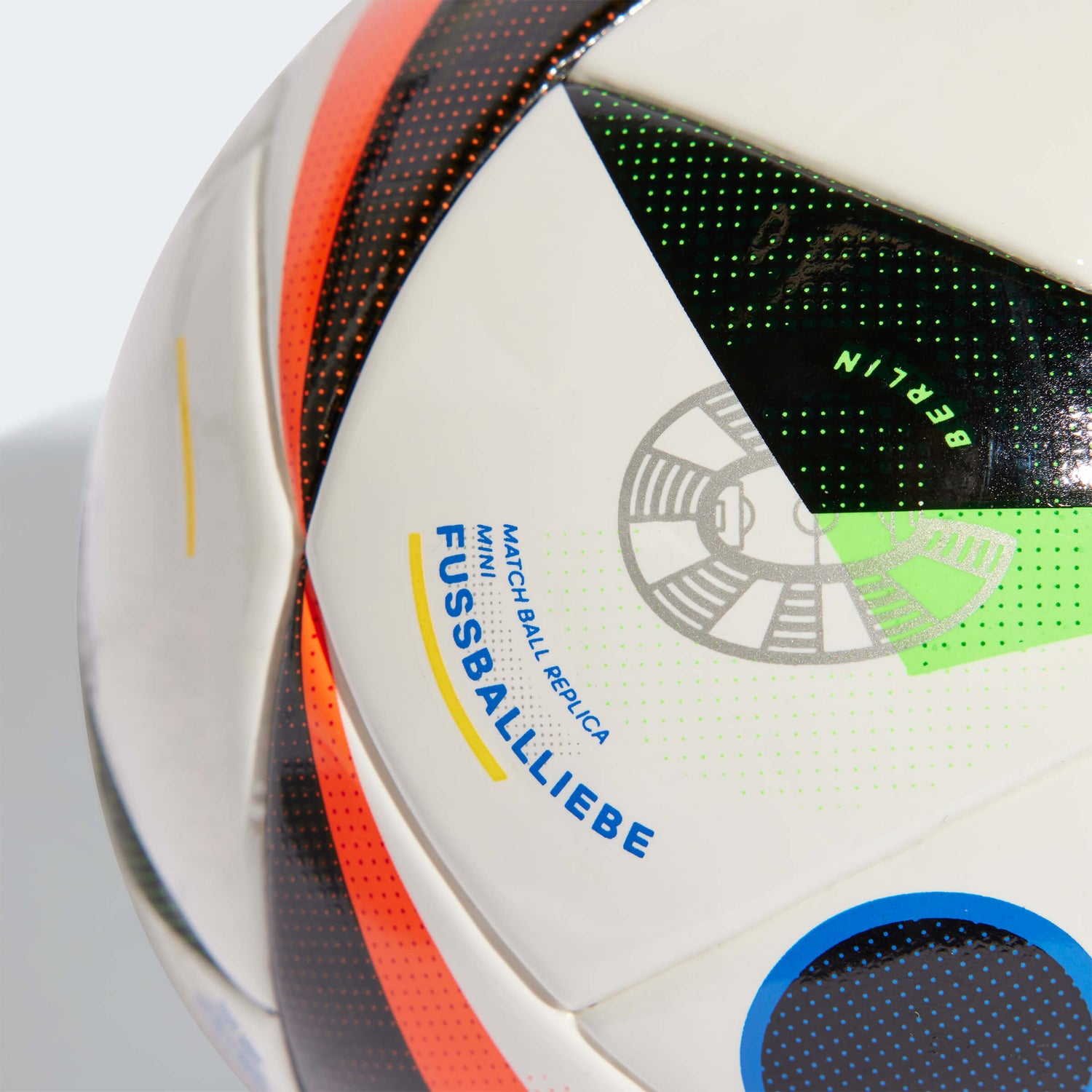 adidas Euro 24 Fussballliebe Mini Ball (Detail 2)