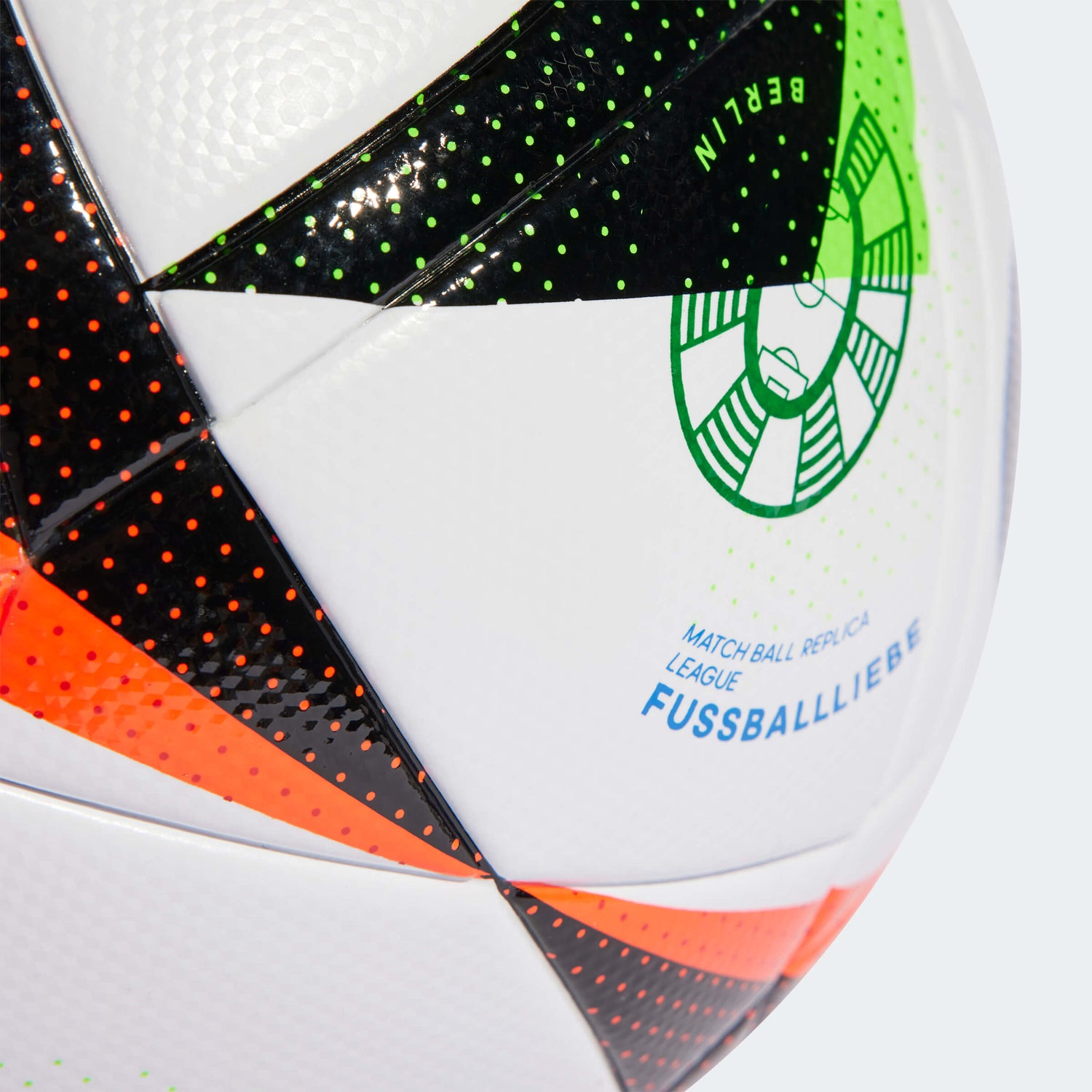 adidas Euro 24 Fussballliebe Replica Ball (Detail 1)
