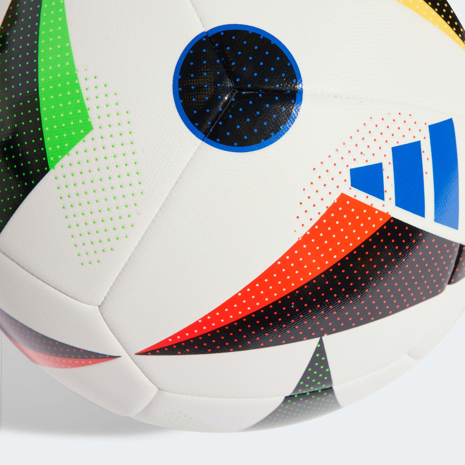 adidas Euro 24 Fussballliebe Training Ball (Detail 2)