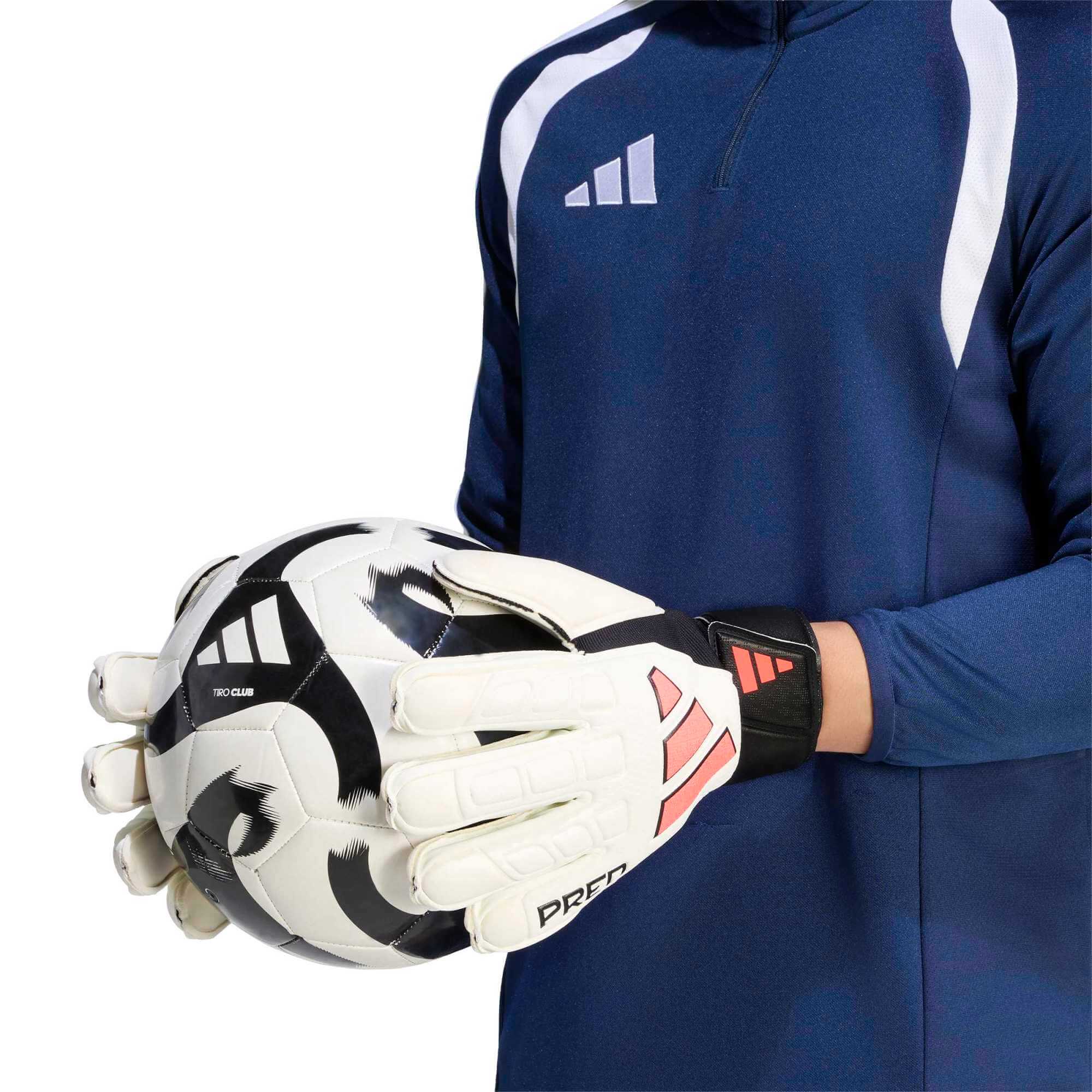 adidas Predator Match Fingersave Goalkeeper Gloves (Model 1)