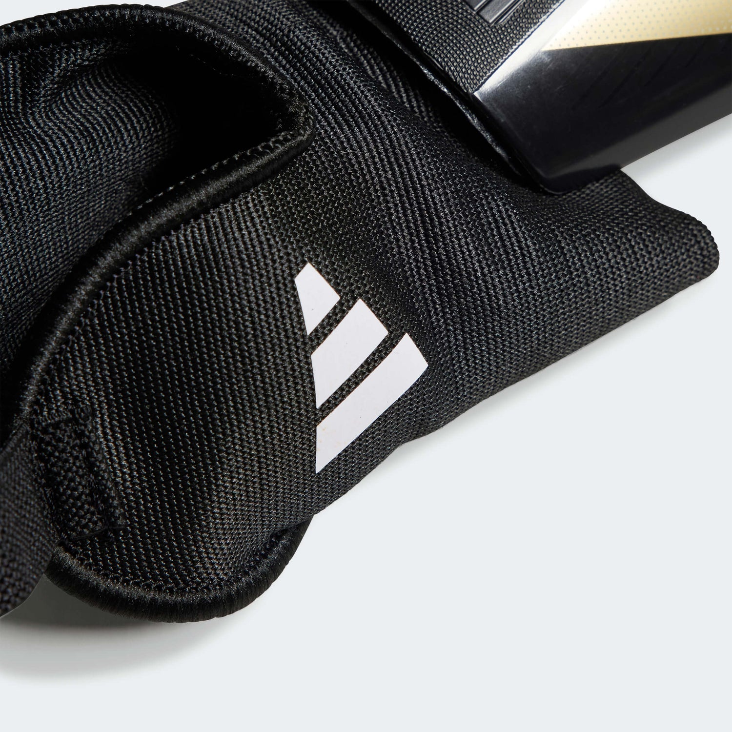 adidas Tiro Match Shin Guards Black / Gold Metallic / White (Detail 2)