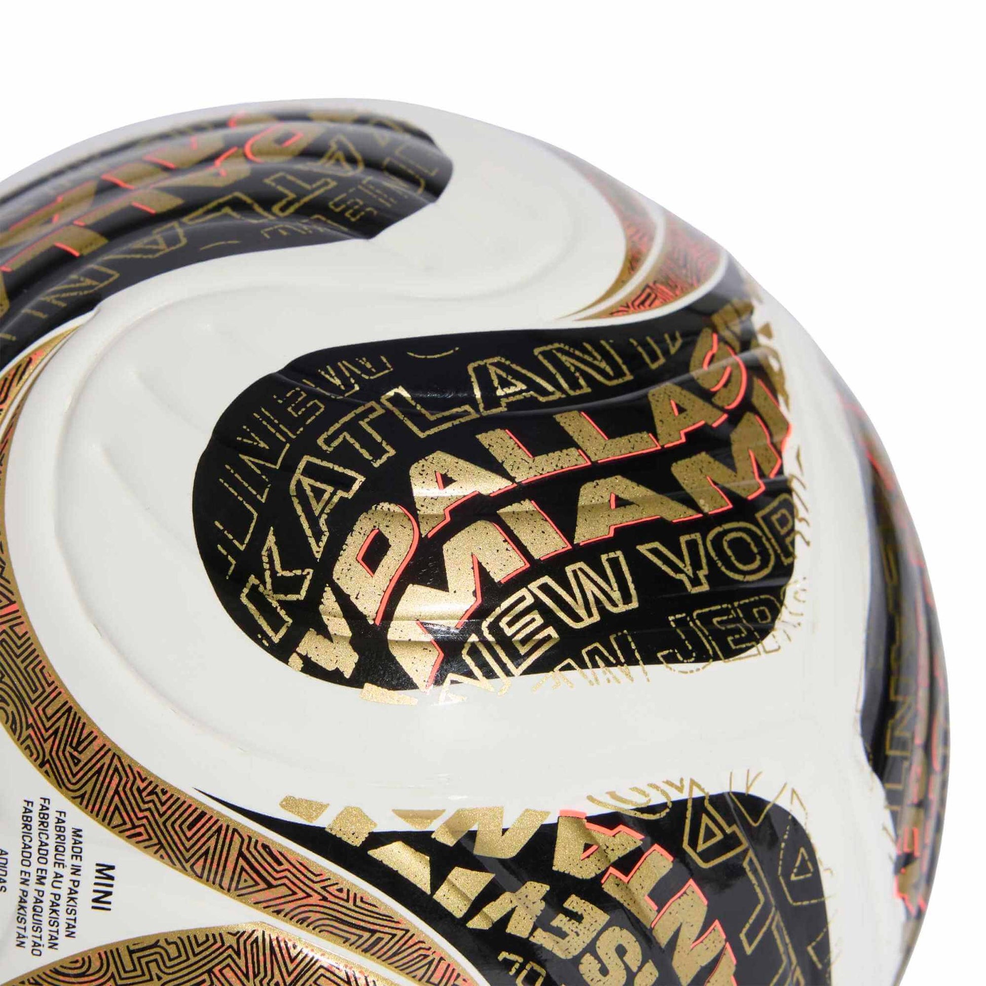 adidas World Cup 2026 Finals Mini Soccer Ball (Detail 1)2