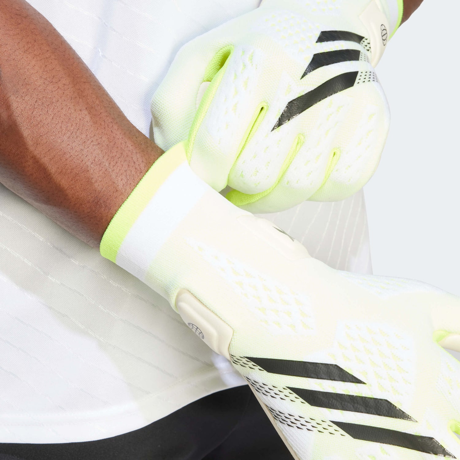 adidas X GL Pro Goalkeeper Gloves (Detail 1)