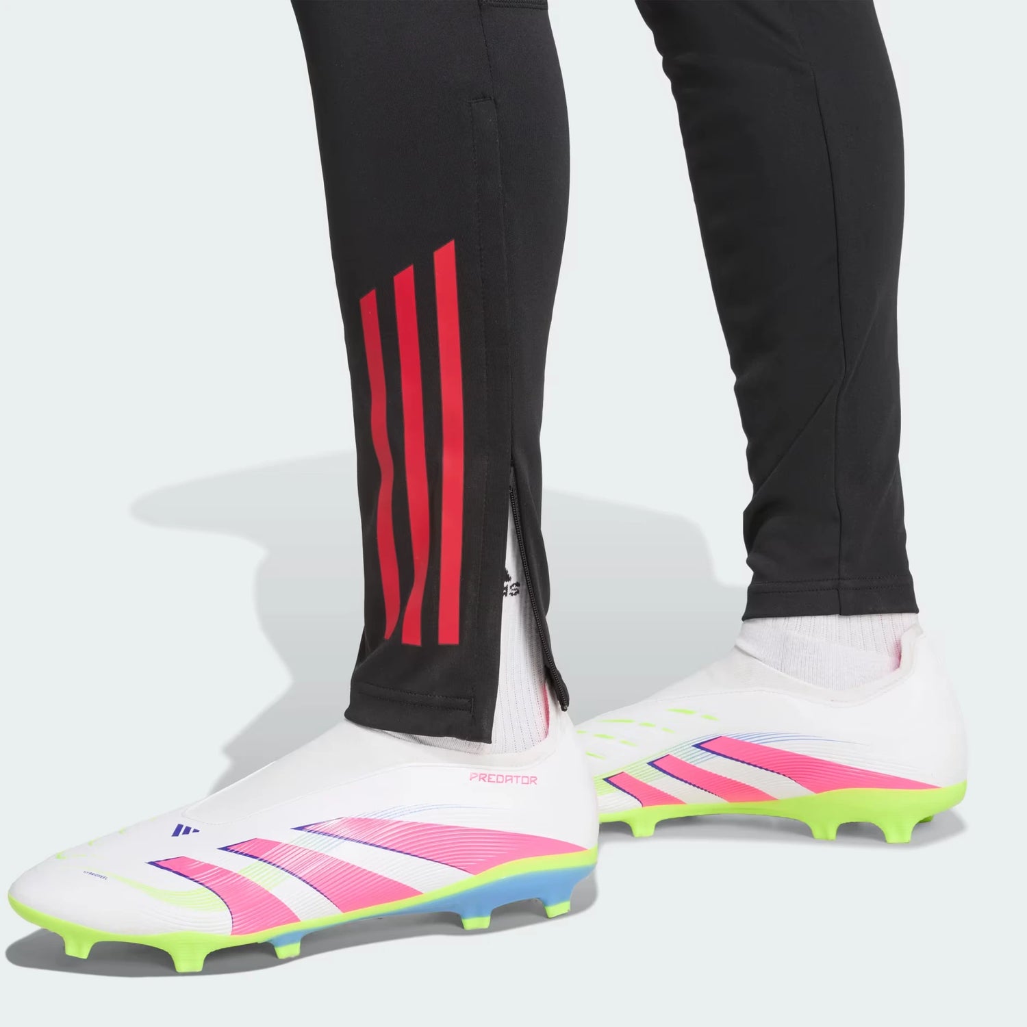 adidas 2025-26 Liverpool Mens Training Pants (Detail 2)