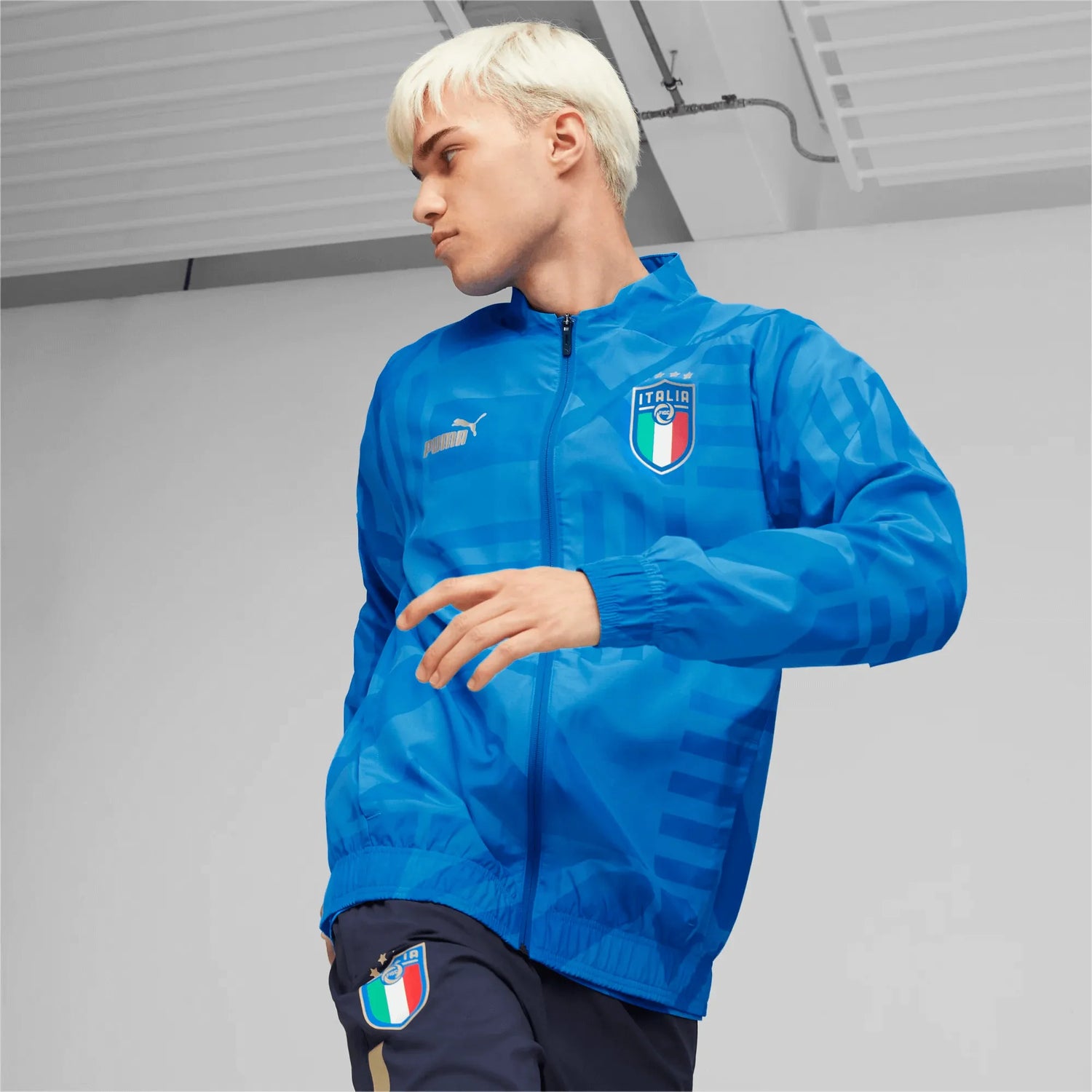 Puma 2022-23 Italy Prematch Jacket Blue (Model - Front)