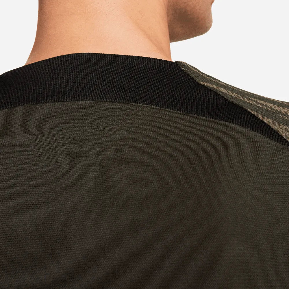 Nike 2023-24 Barcelona Men's DF Strike Training Jersey (Detail 2)