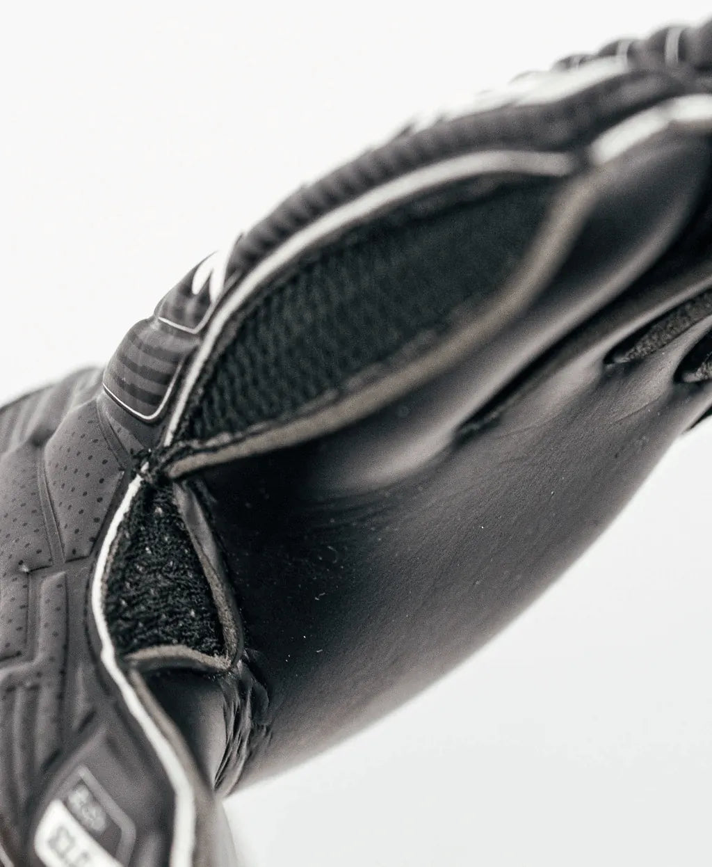 Reusch JR Attrakt Solid FS Goalkeeper Glove - Black (Detail 2)