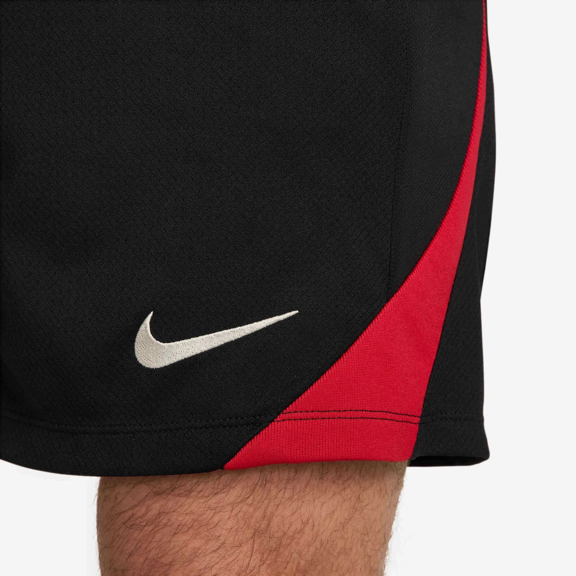 Nike 2024-25 Liverpool Men's Strike Shorts (Detail 4)
