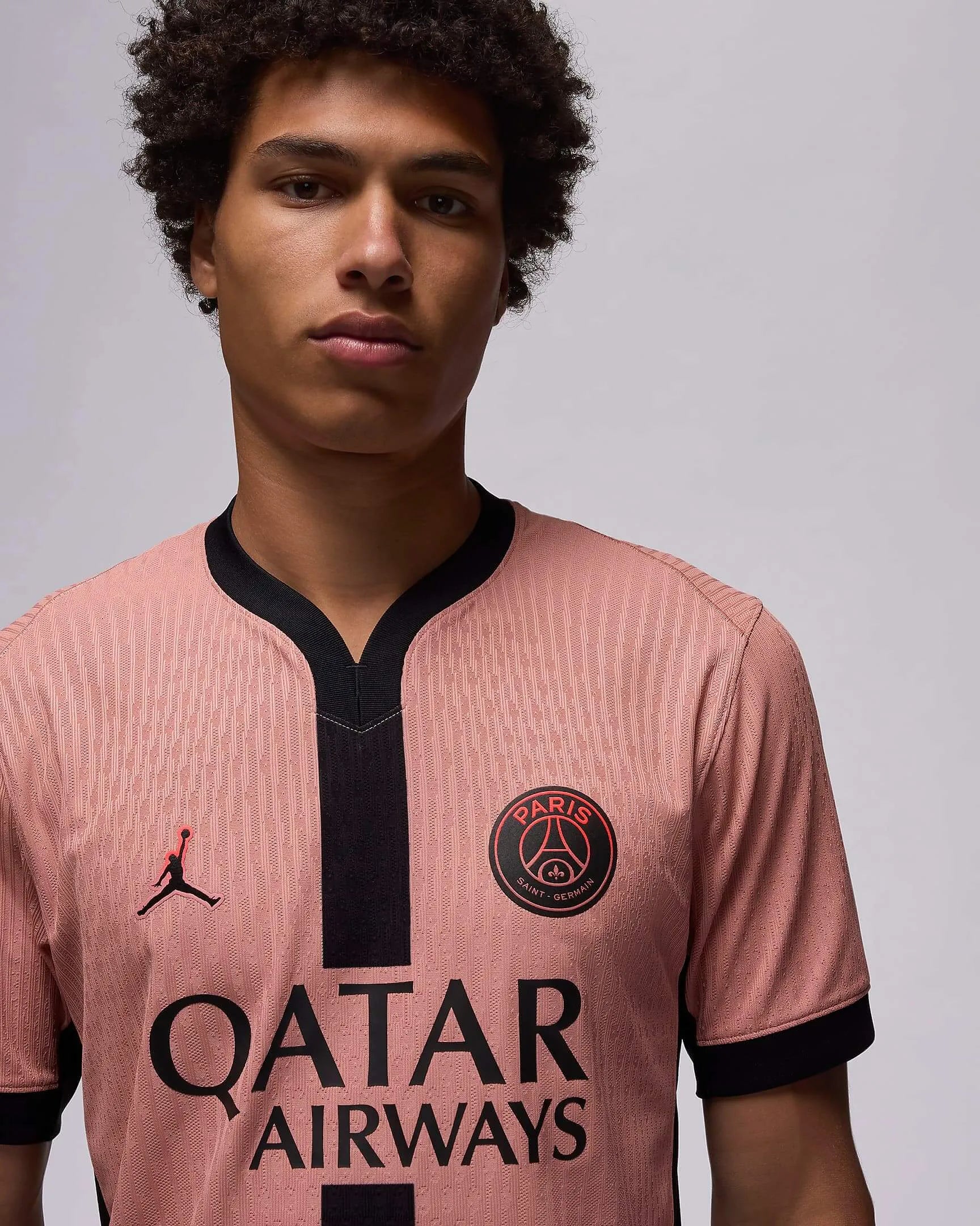 Jordan Brand（NIKE） - 【レア／正規品／新品タグ付】PSG メッシ バロンドール受賞記念 ユニフォーム PSGxジョーダンブランドが今シーズンの4thユニフォームを公開
