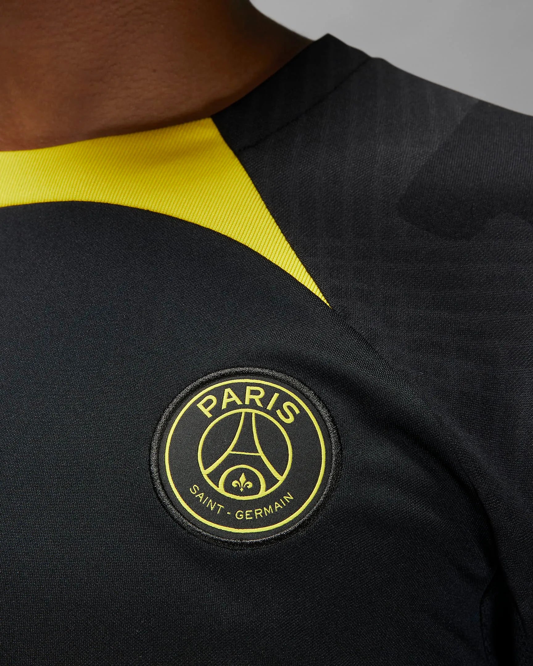 Jordan 2023-24 PSG Men's Strike Drit-Fit Knit Top (Detail 3)