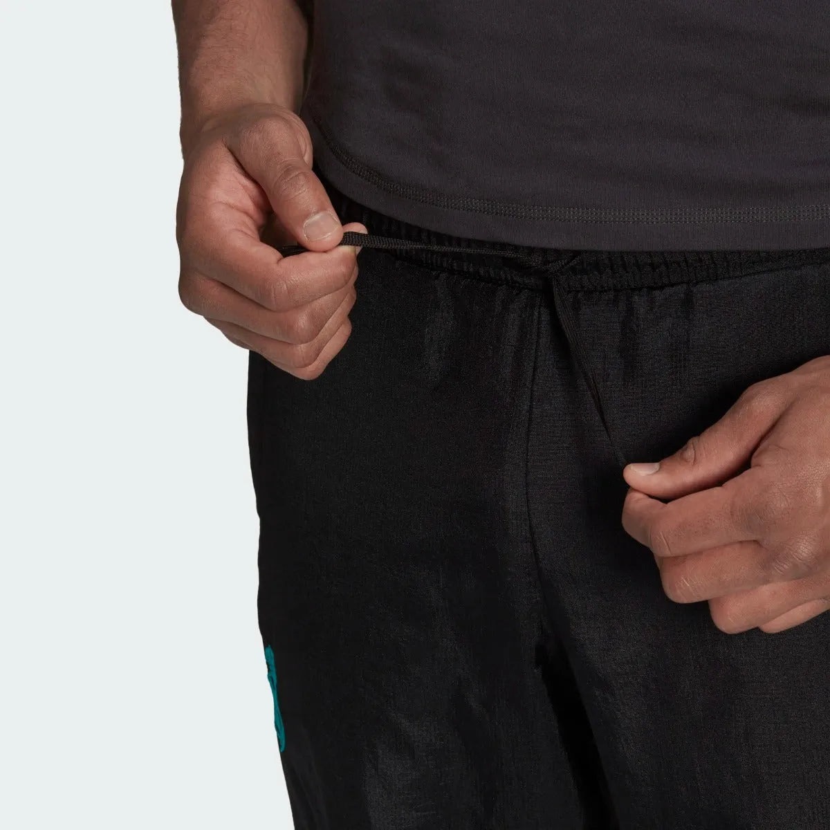 Adidas 2021-22 Real Madrid Icon Woven Pants - Black (Detail 2)