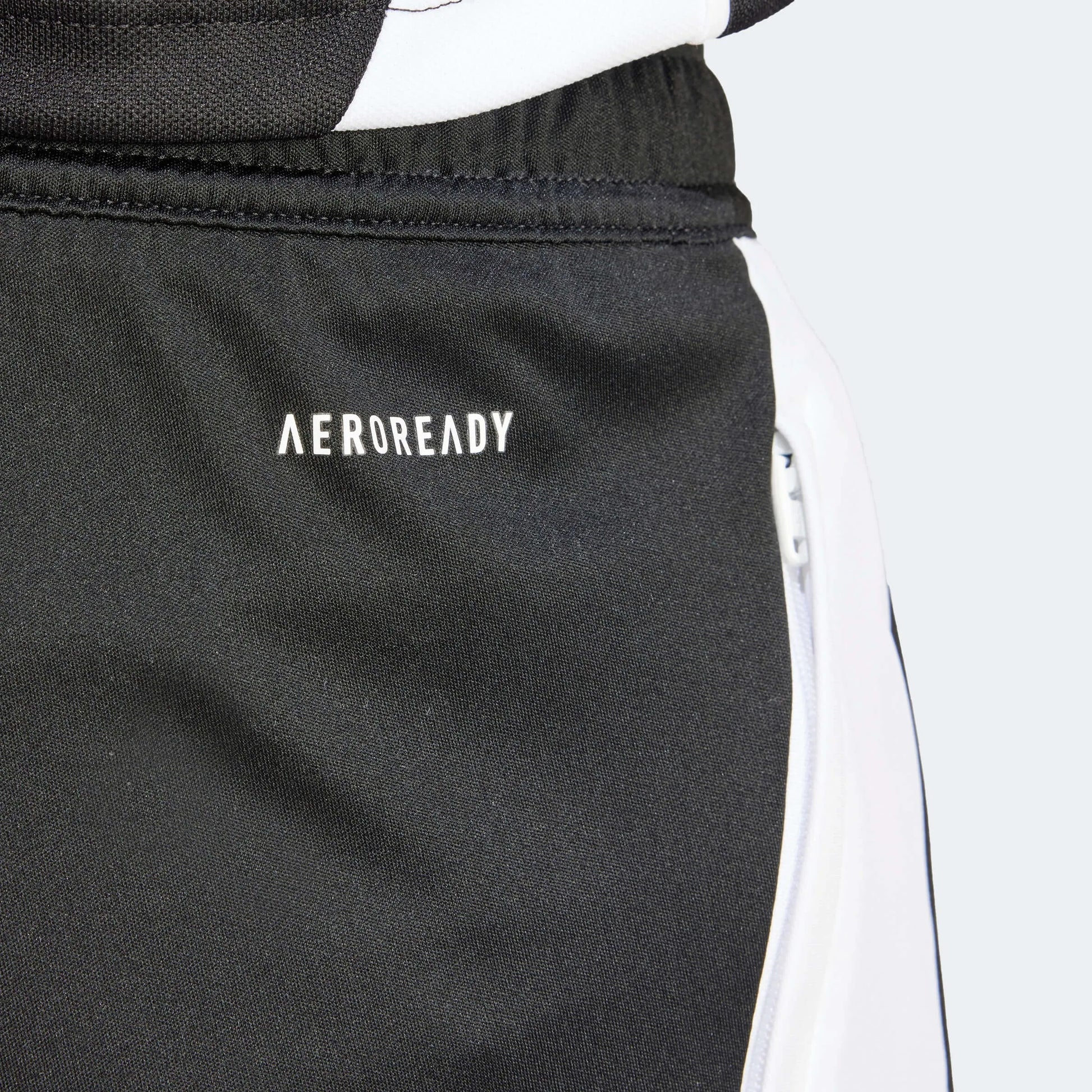 adidas Tiro 24 Men's Three-Quarter Pants (Detail 2)